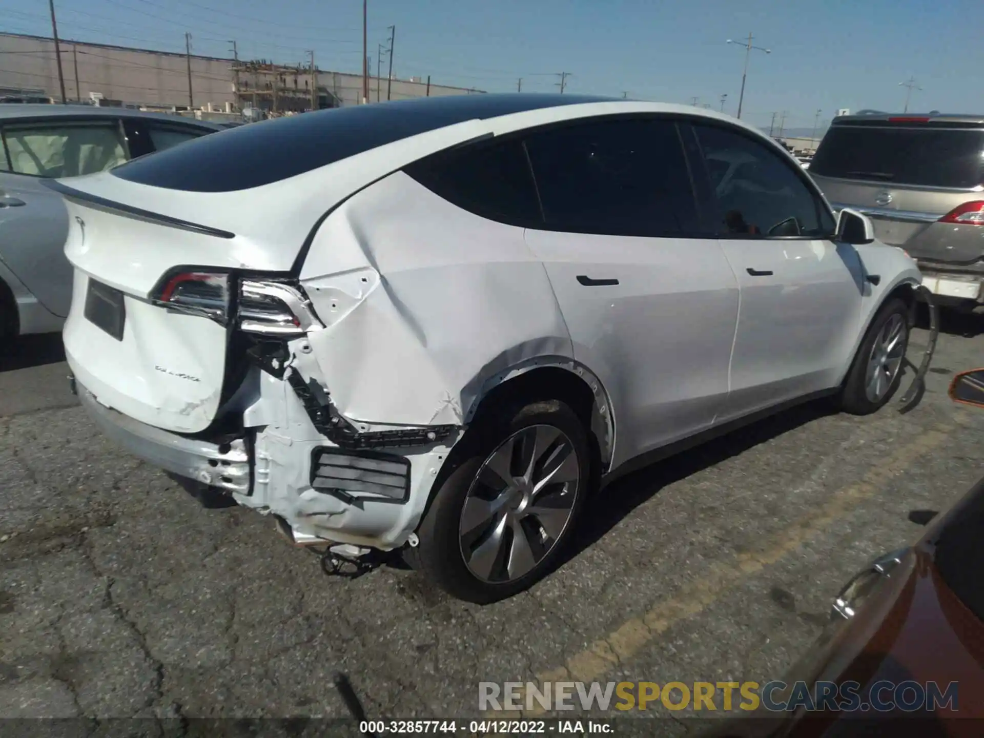 4 Photograph of a damaged car 5YJYGAEE9MF113297 TESLA MODEL Y 2021