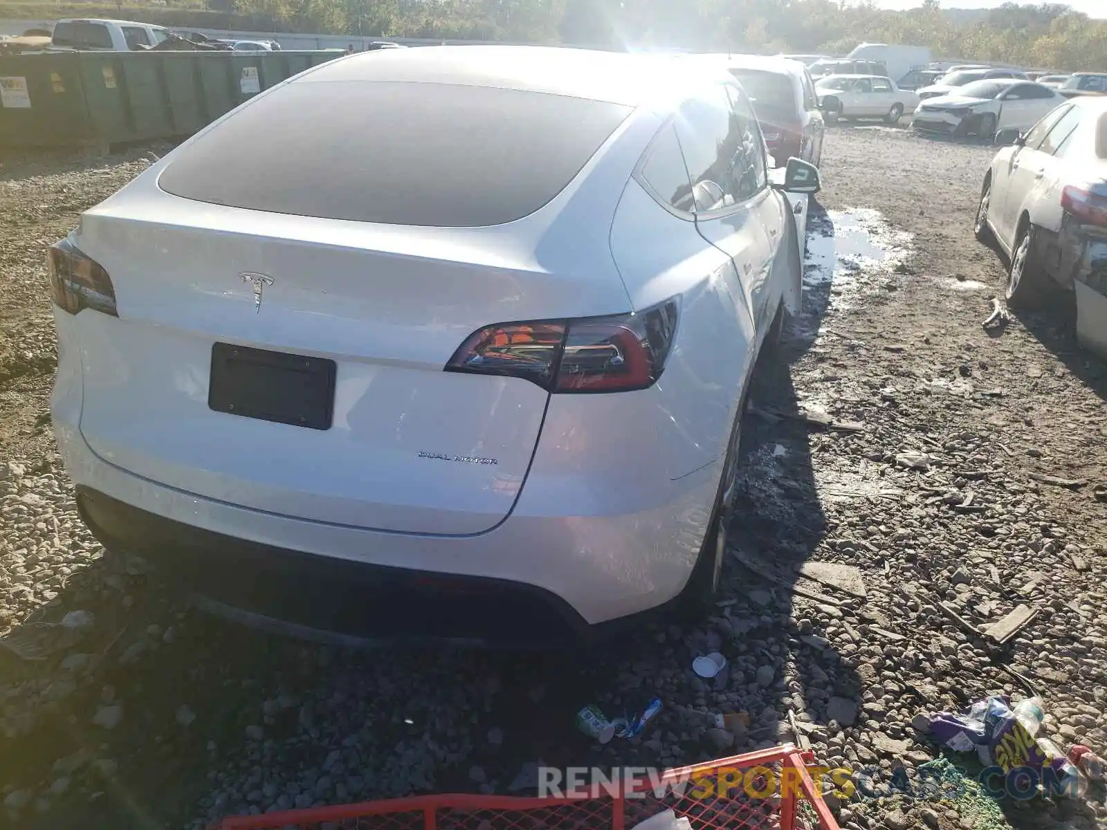 4 Photograph of a damaged car 5YJYGAEE9MF134585 TESLA MODEL Y 2021