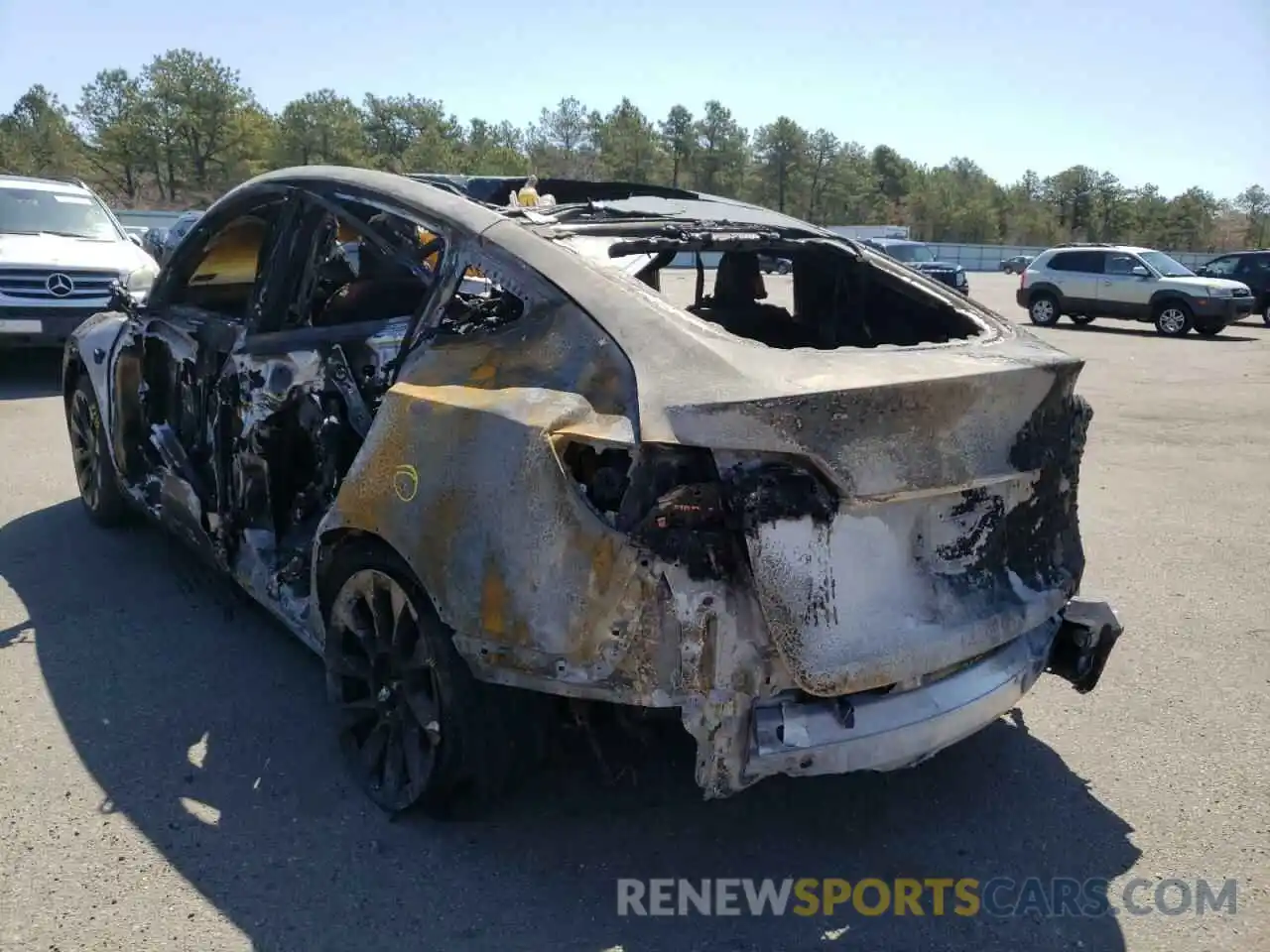 3 Photograph of a damaged car 5YJYGAEE9MF143321 TESLA MODEL Y 2021