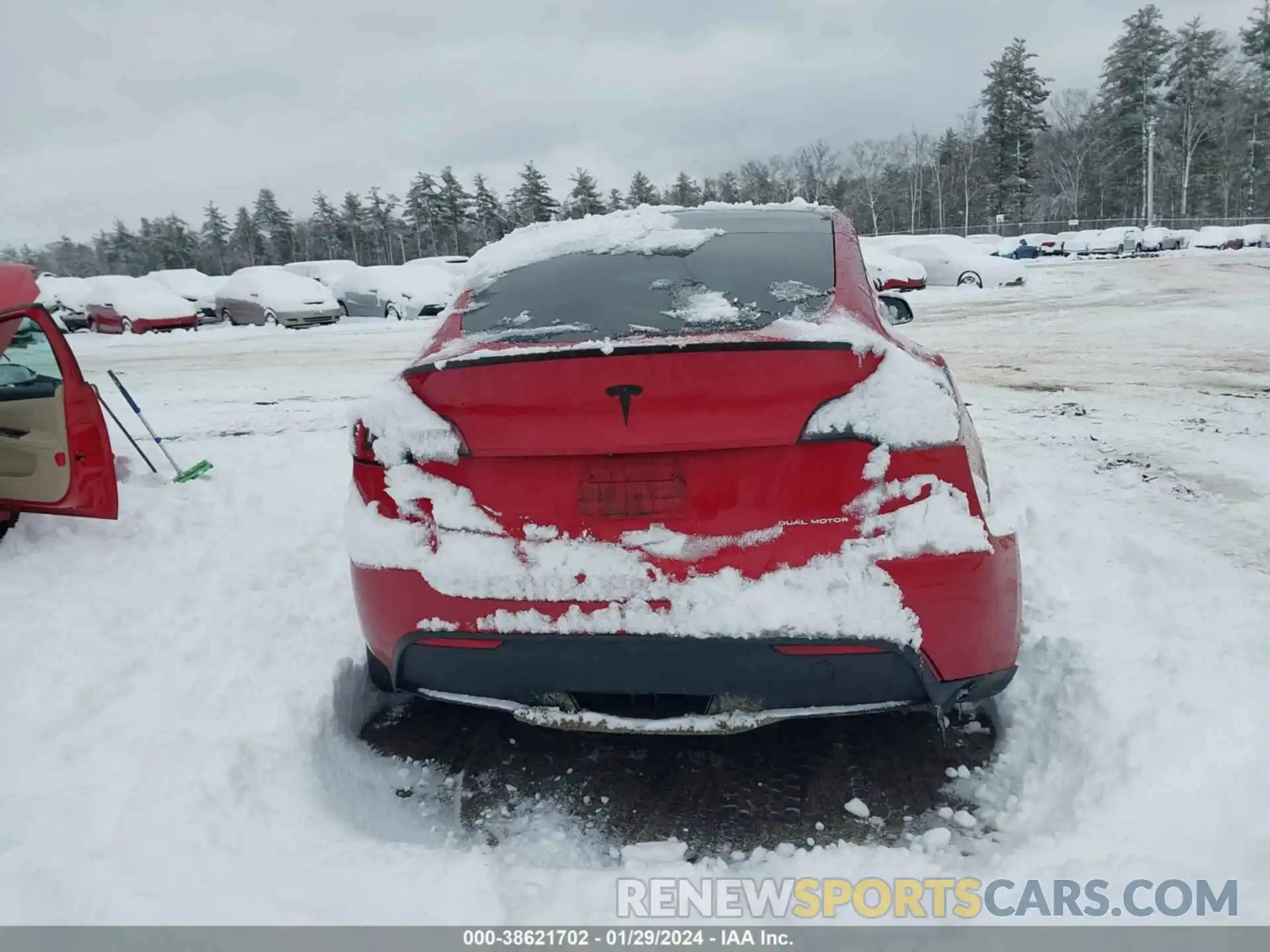 17 Photograph of a damaged car 5YJYGAEE9MF180160 TESLA MODEL Y 2021