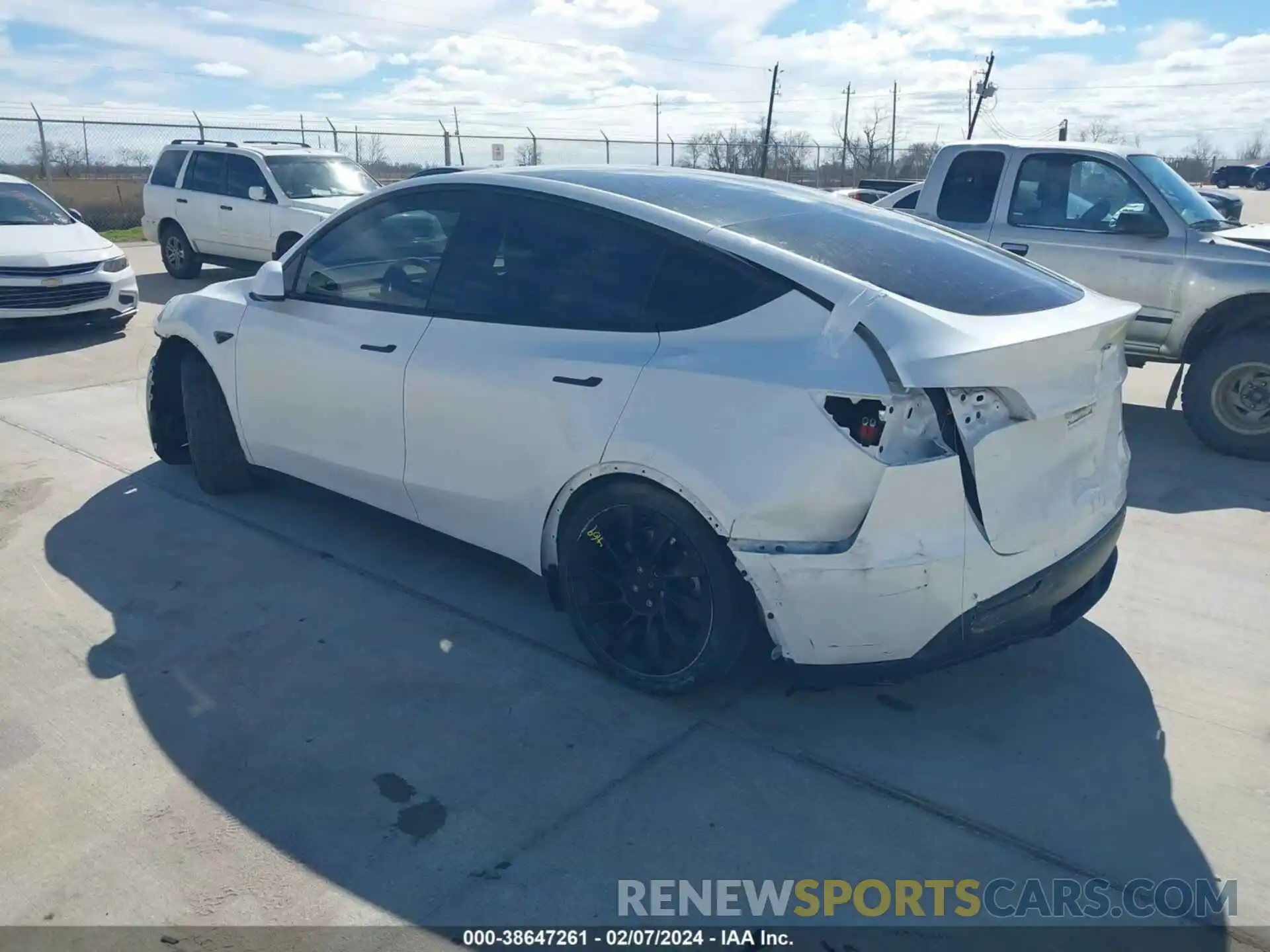 3 Photograph of a damaged car 5YJYGAEE9MF192535 TESLA MODEL Y 2021