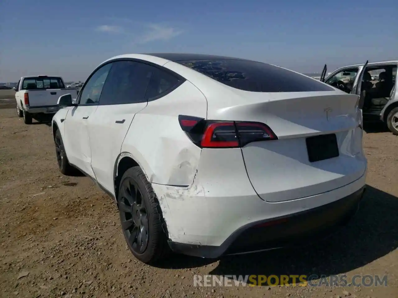 3 Photograph of a damaged car 5YJYGAEEXMF117424 TESLA MODEL Y 2021