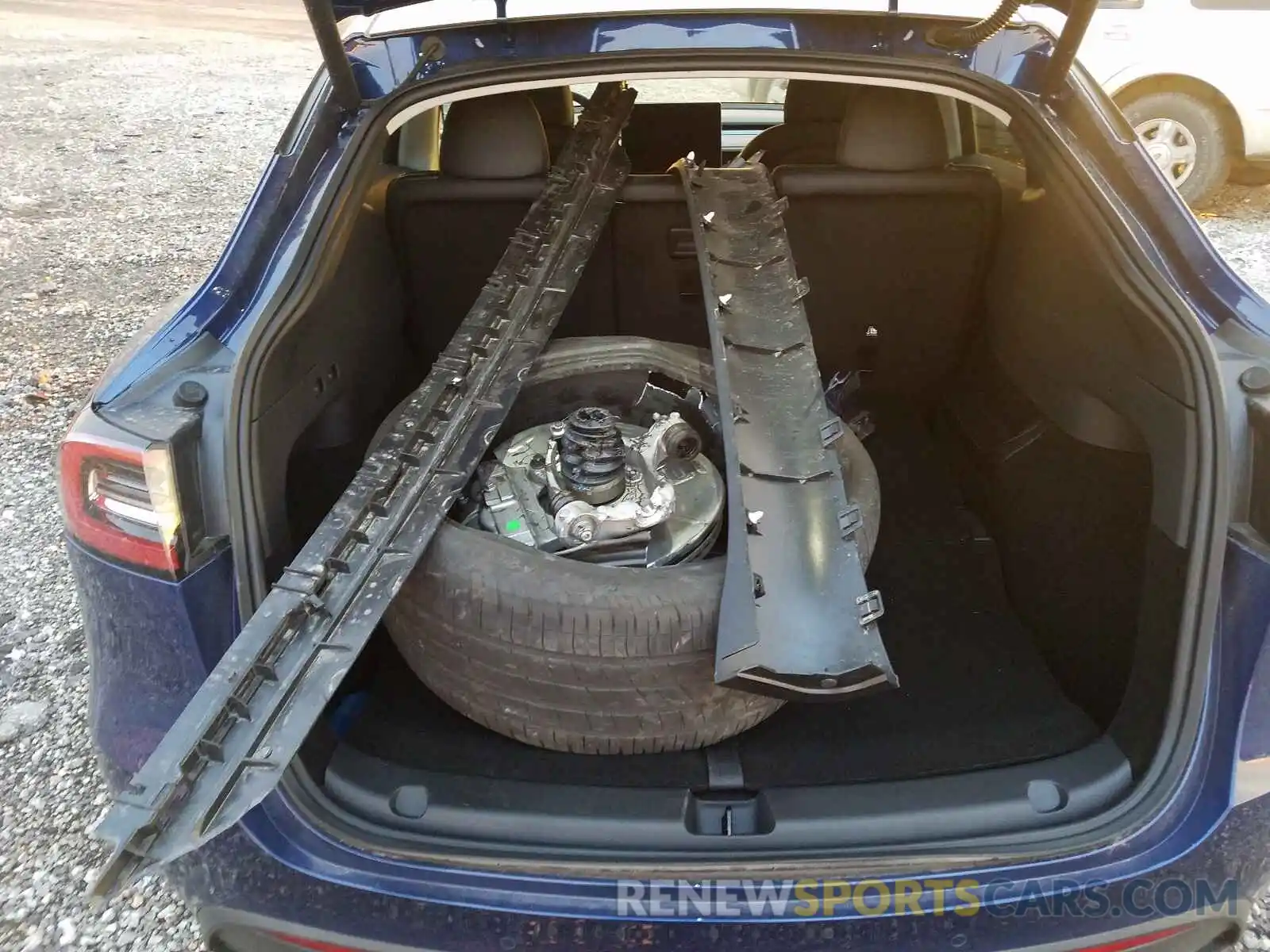 9 Photograph of a damaged car 5YJYGAEEXMF143215 TESLA MODEL Y 2021