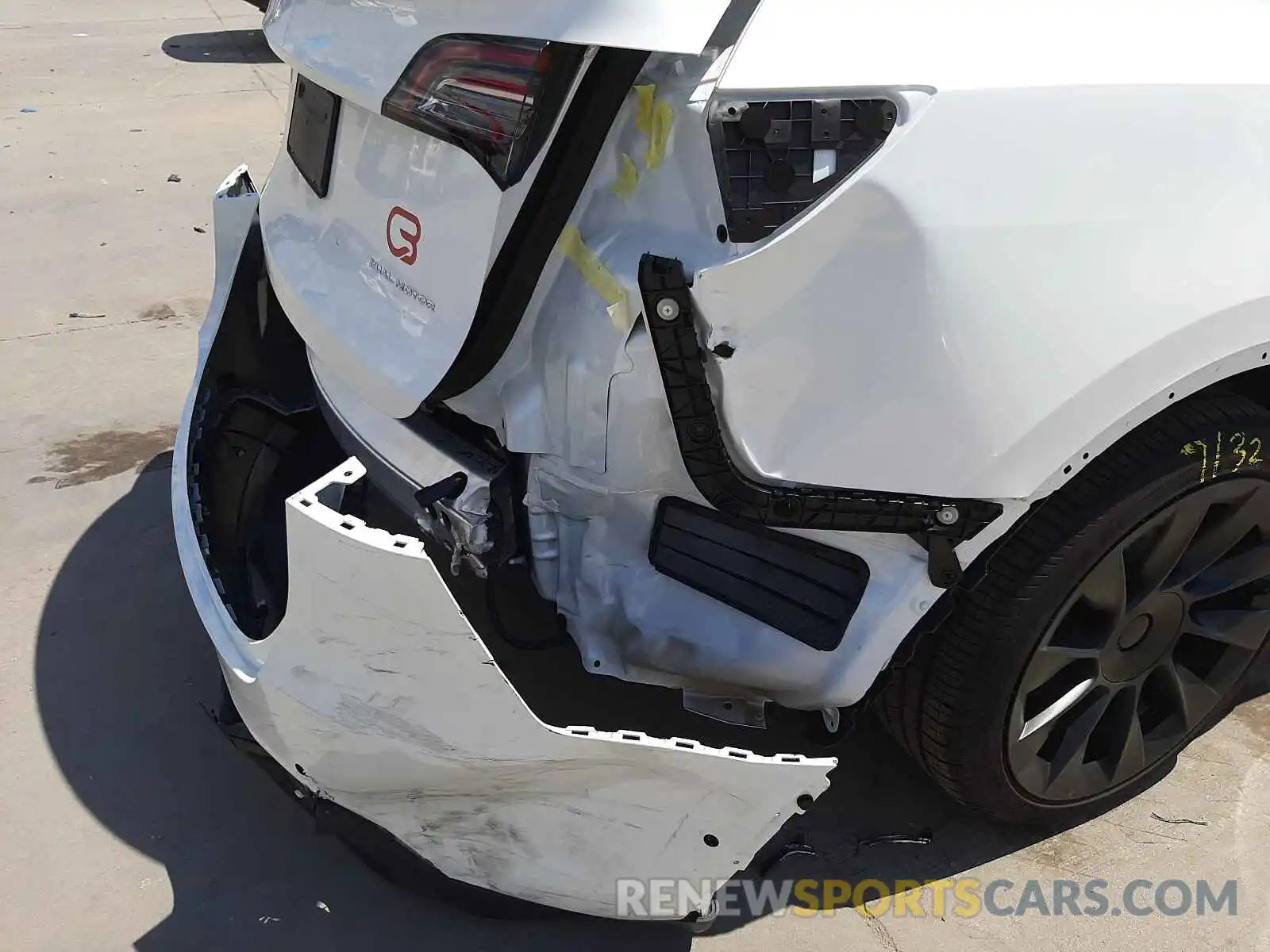 9 Photograph of a damaged car 5YJYGAEEXMF187649 TESLA MODEL Y 2021