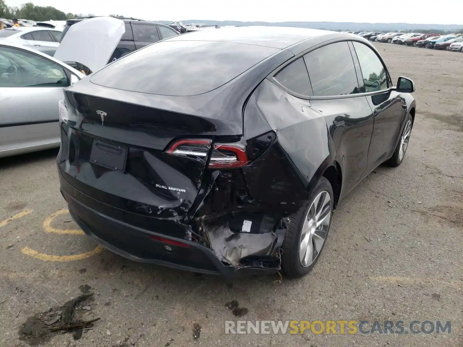 4 Photograph of a damaged car 5YJYGAEEXMF199347 TESLA MODEL Y 2021