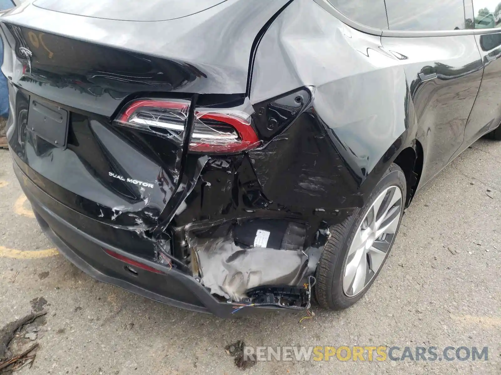 9 Photograph of a damaged car 5YJYGAEEXMF199347 TESLA MODEL Y 2021