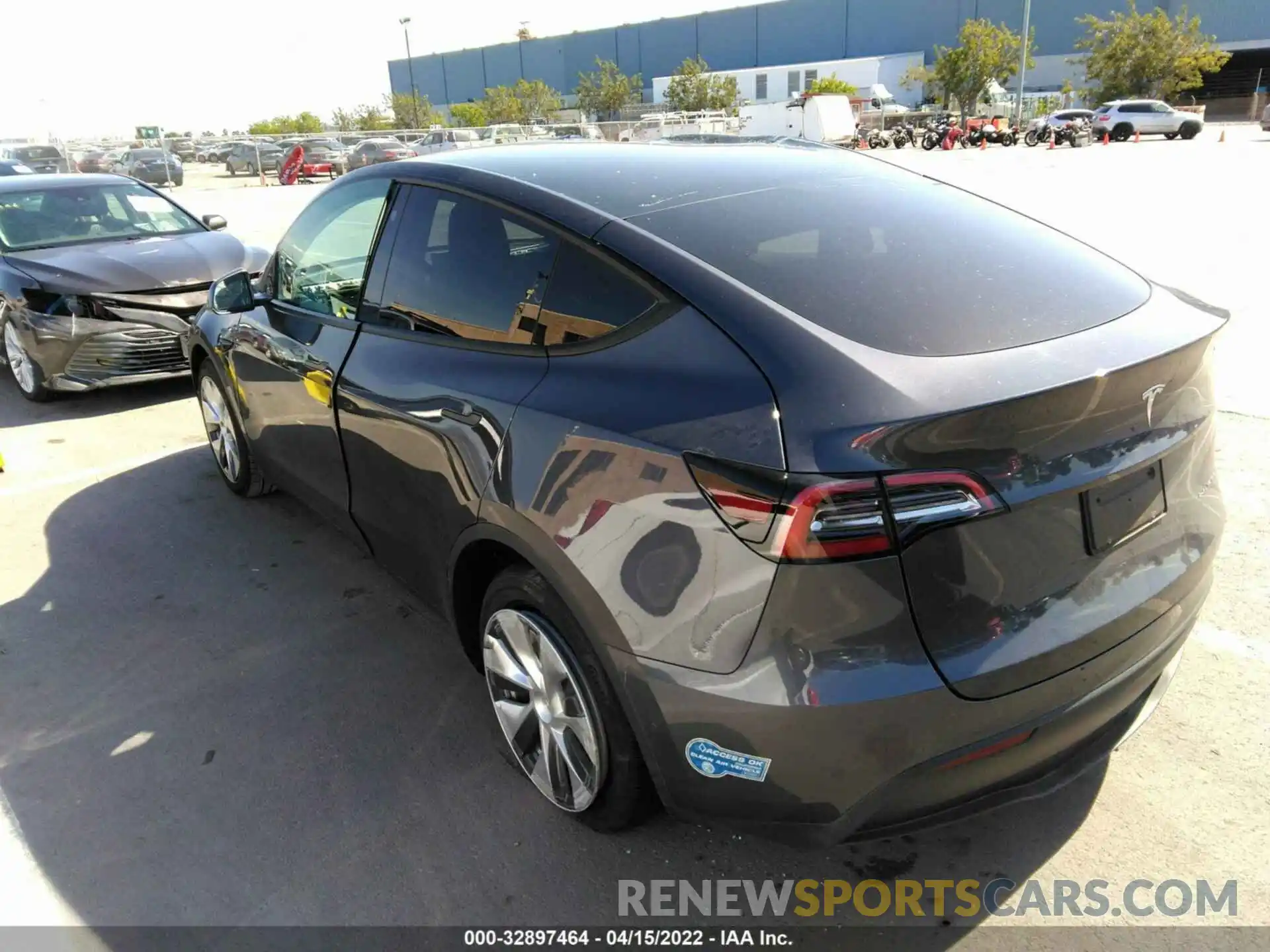 3 Photograph of a damaged car 5YJYGAEEXMF199574 TESLA MODEL Y 2021