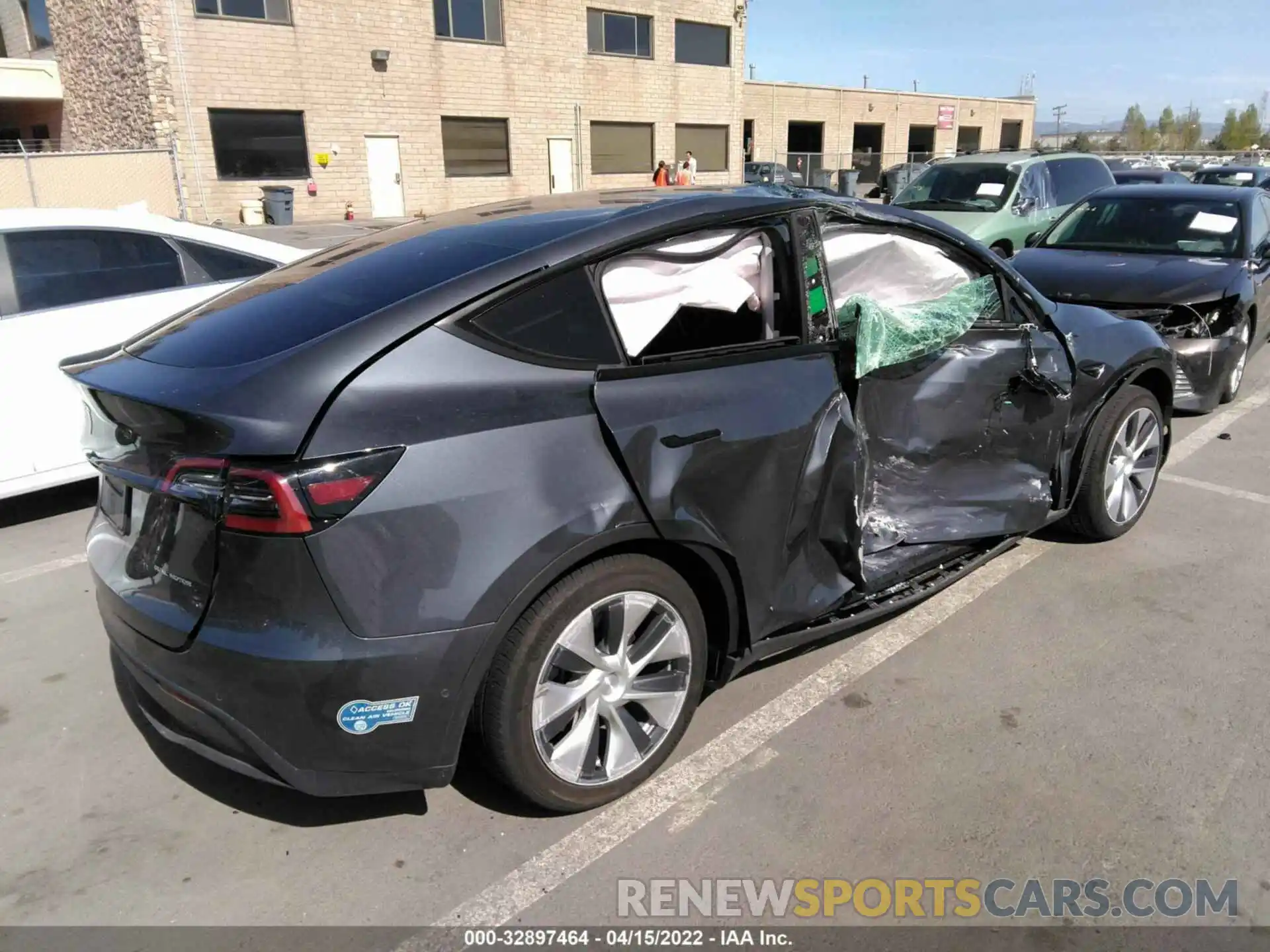 4 Photograph of a damaged car 5YJYGAEEXMF199574 TESLA MODEL Y 2021