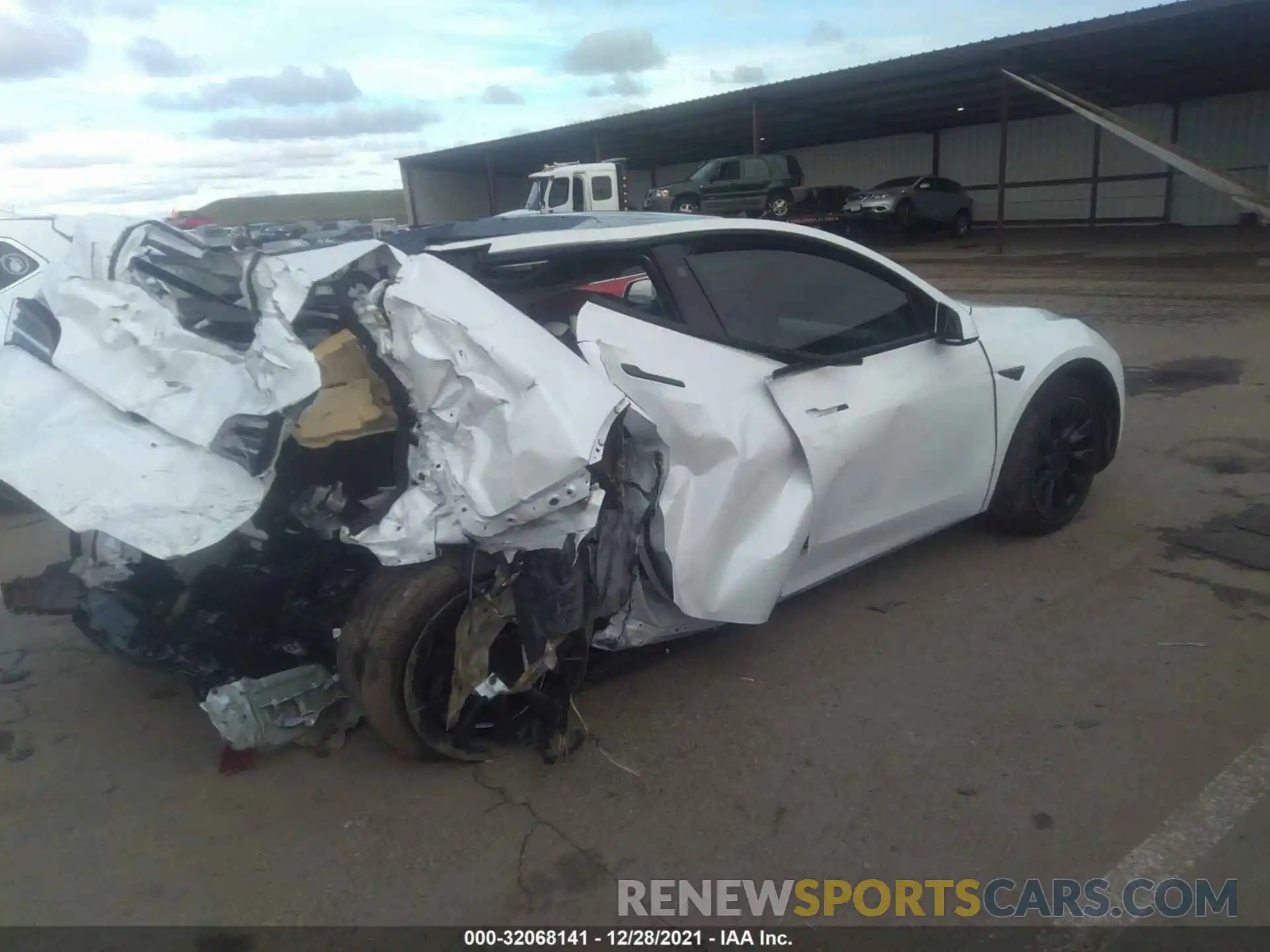 4 Photograph of a damaged car 5YJYGAEEXMF212257 TESLA MODEL Y 2021