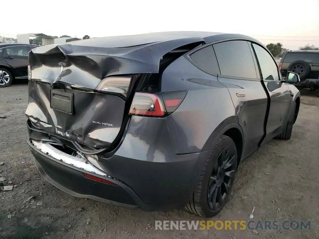 4 Photograph of a damaged car 5YJYGAEEXMF263046 TESLA MODEL Y 2021