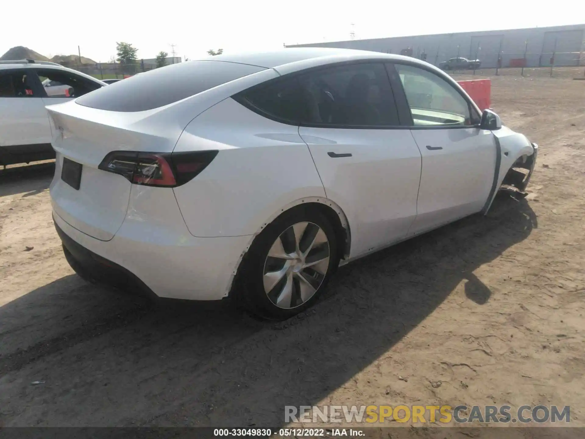 4 Photograph of a damaged car 5YJYGDED0MF103329 TESLA MODEL Y 2021