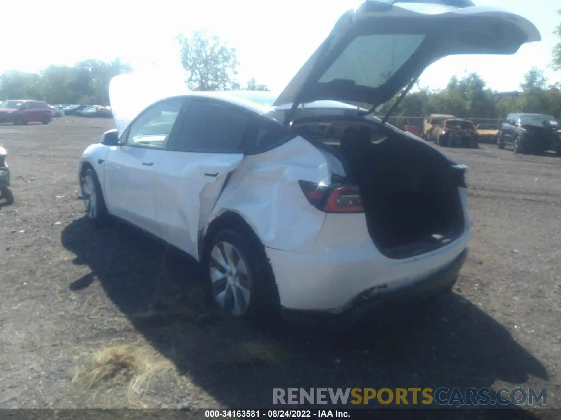 3 Photograph of a damaged car 5YJYGDED0MF103623 TESLA MODEL Y 2021