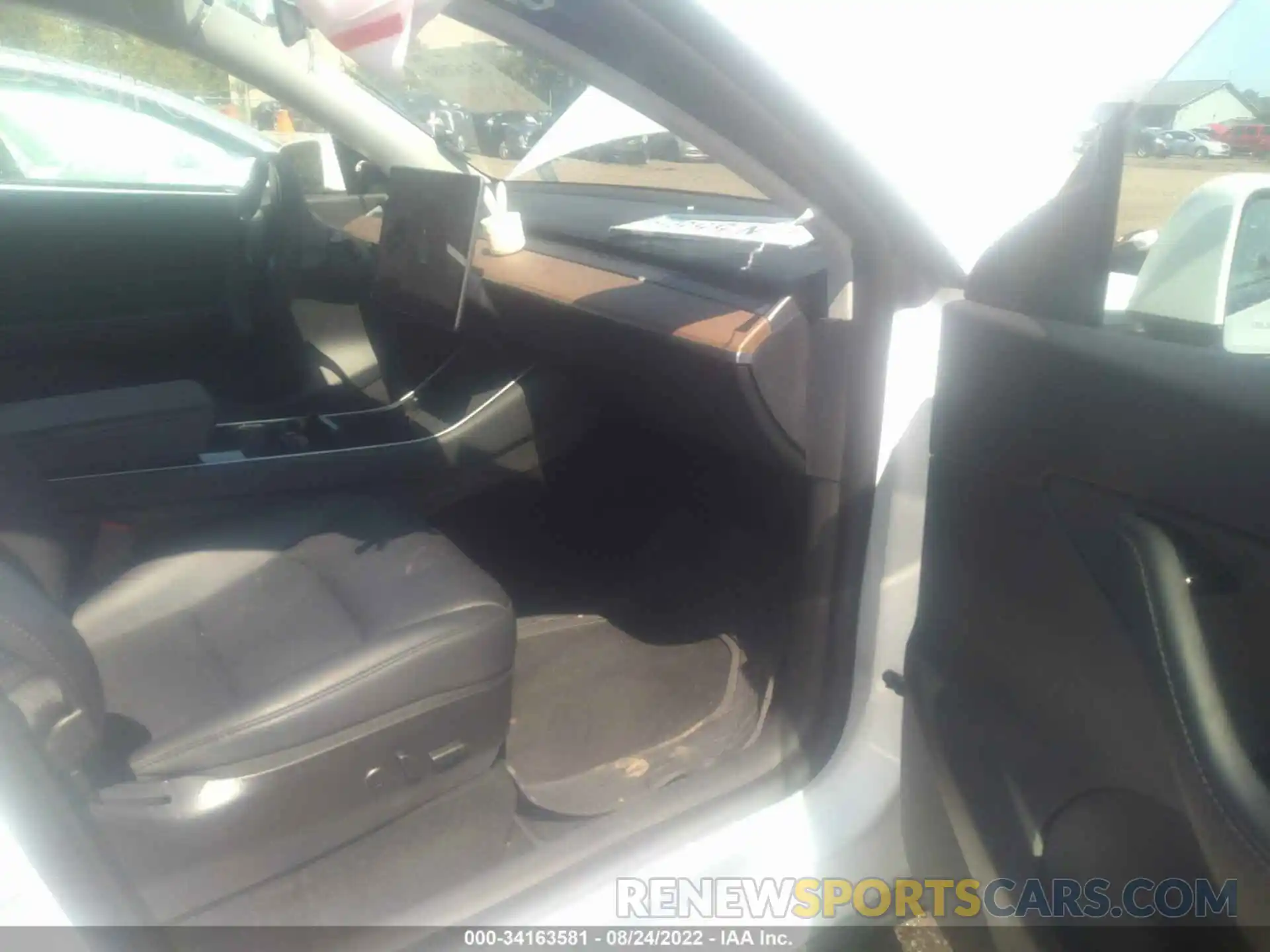 5 Photograph of a damaged car 5YJYGDED0MF103623 TESLA MODEL Y 2021