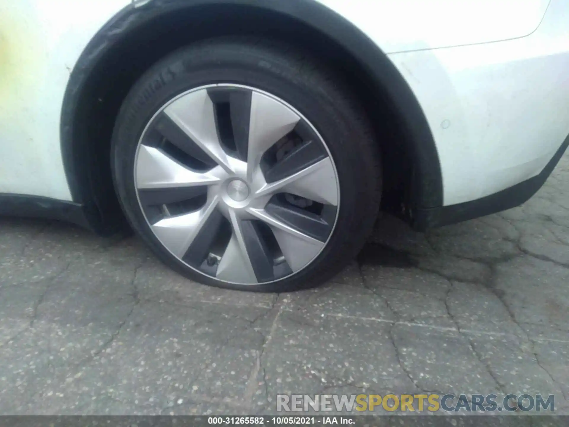 12 Photograph of a damaged car 5YJYGDED0MF105663 TESLA MODEL Y 2021