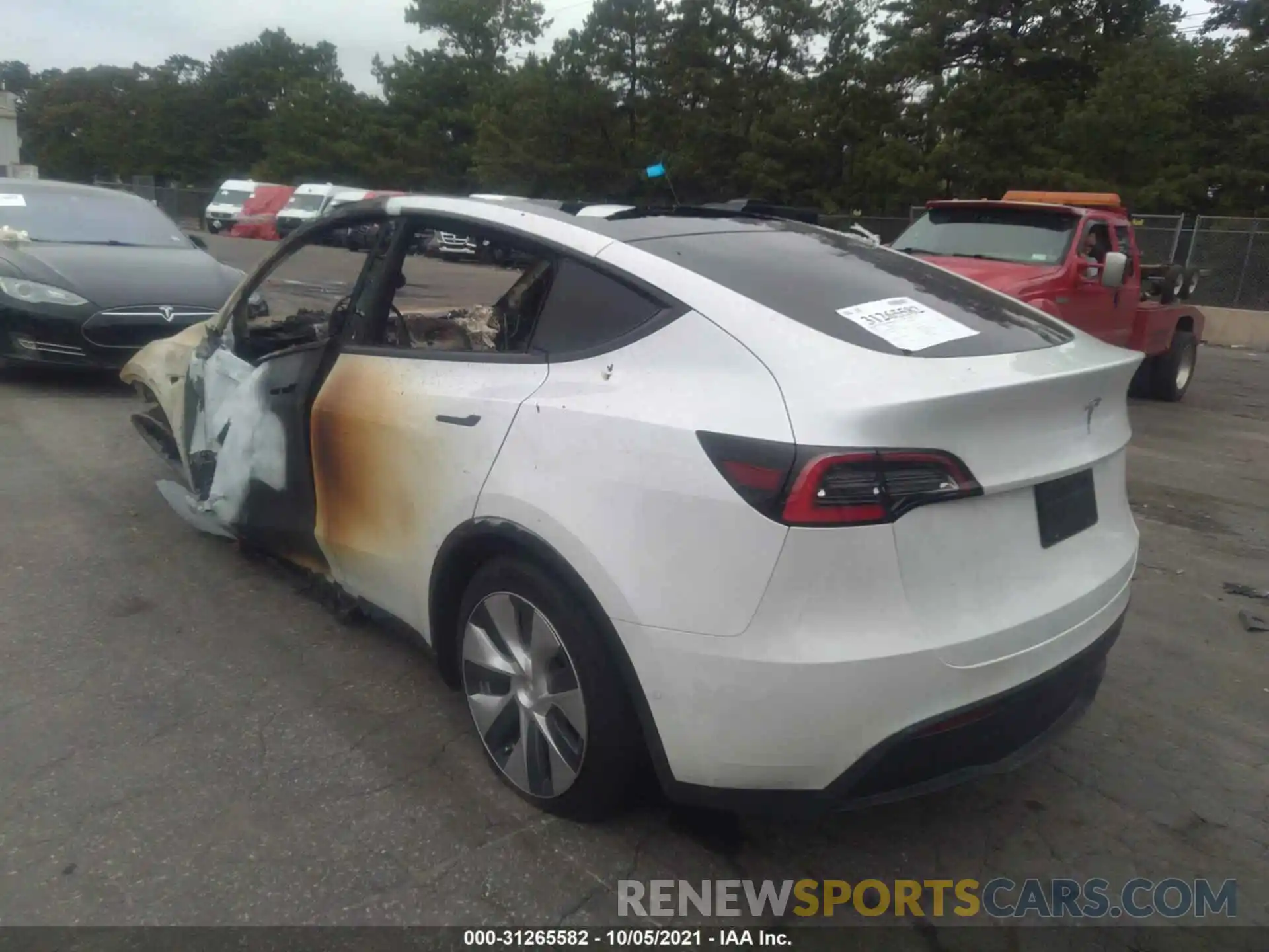 3 Photograph of a damaged car 5YJYGDED0MF105663 TESLA MODEL Y 2021