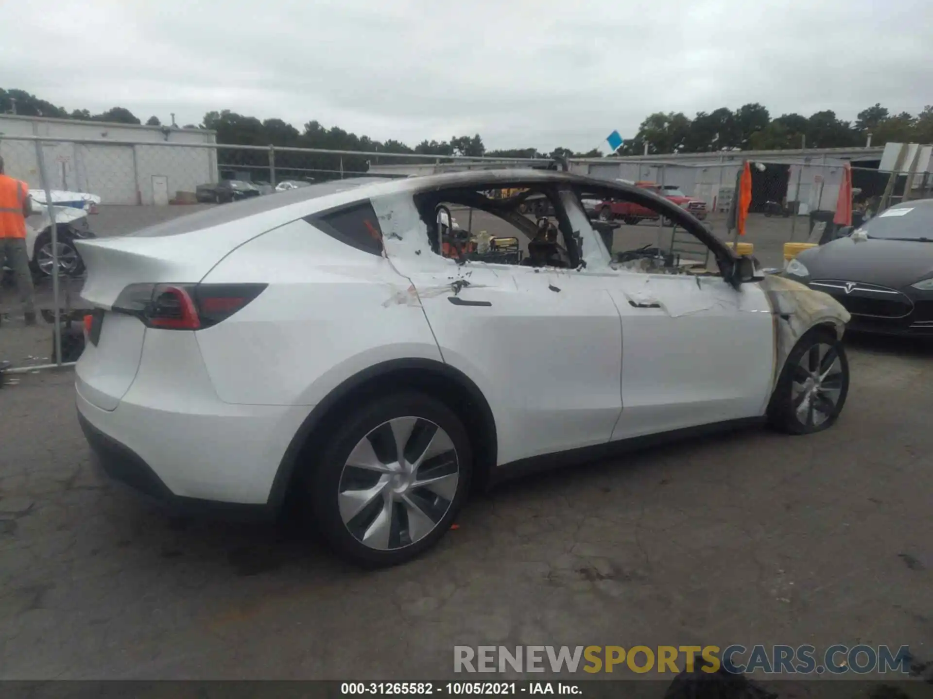 4 Фотография поврежденного автомобиля 5YJYGDED0MF105663 TESLA MODEL Y 2021