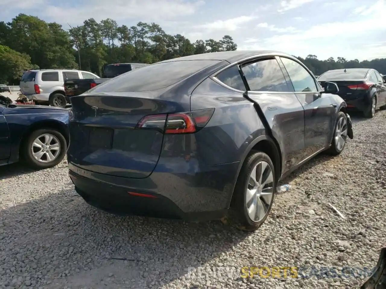 4 Photograph of a damaged car 5YJYGDED0MF106957 TESLA MODEL Y 2021