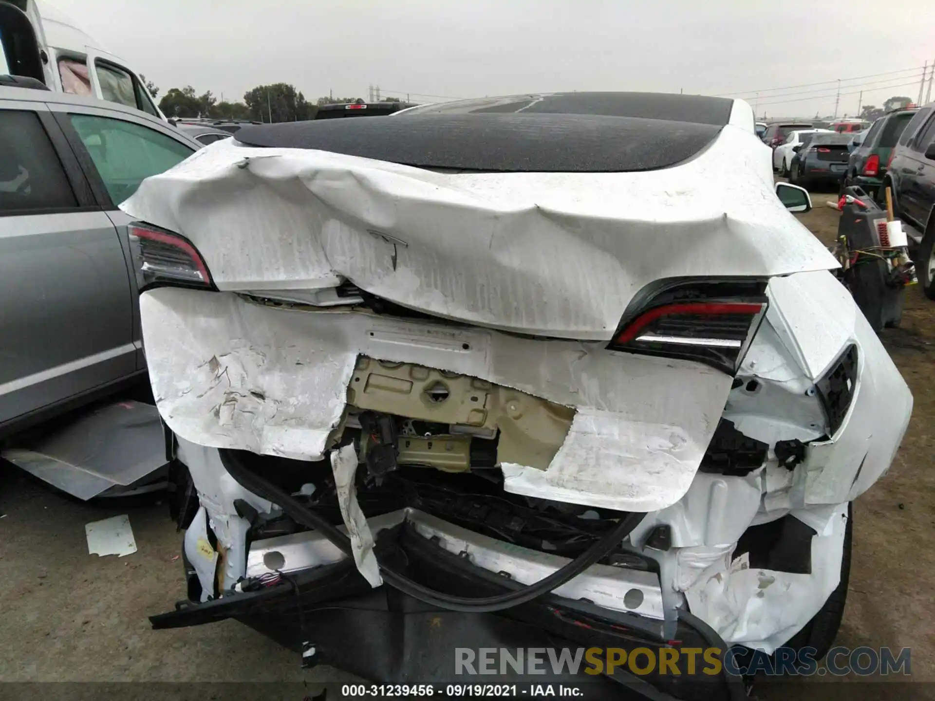 6 Photograph of a damaged car 5YJYGDED0MF107767 TESLA MODEL Y 2021