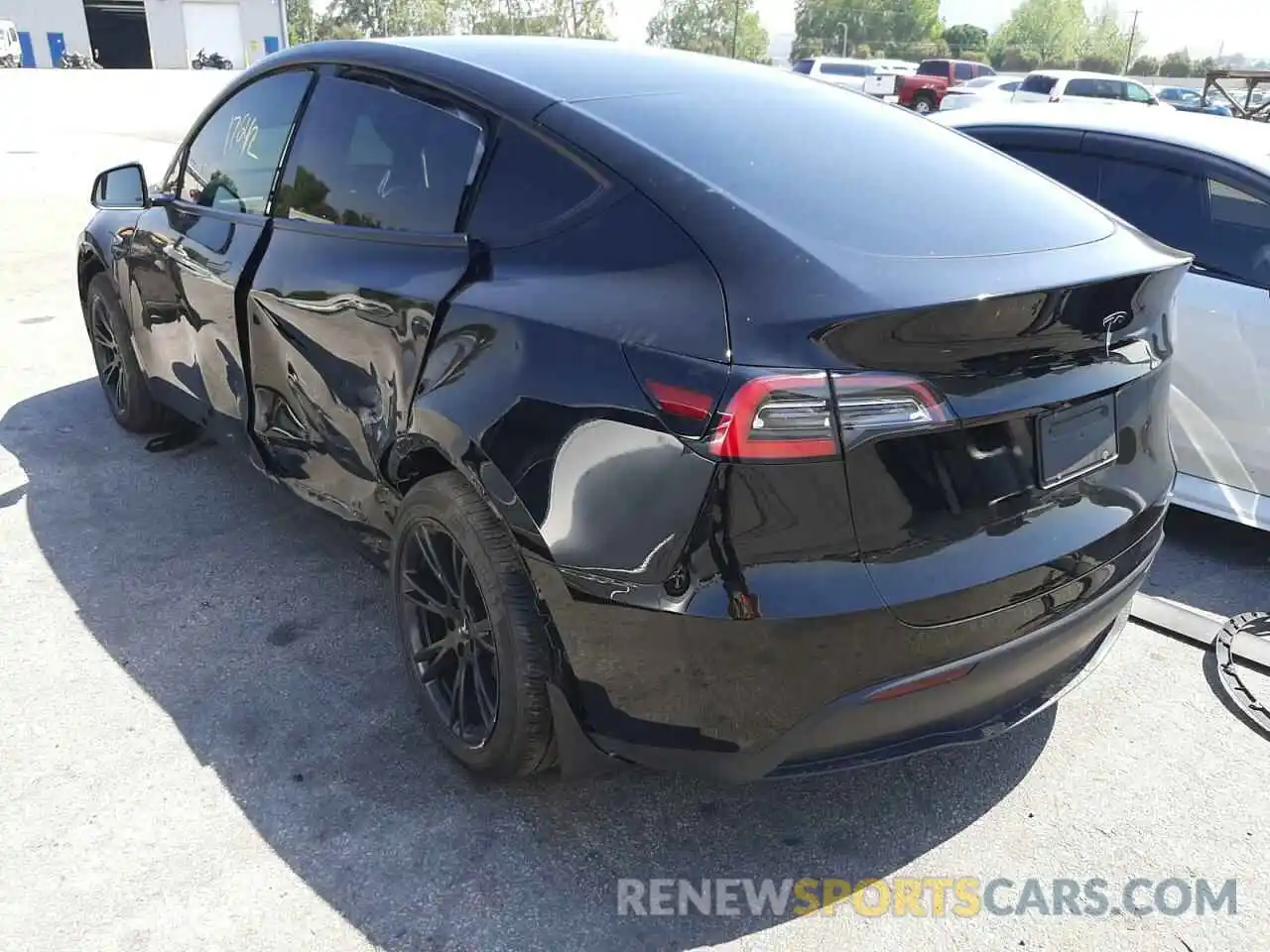 3 Photograph of a damaged car 5YJYGDED0MF133396 TESLA MODEL Y 2021