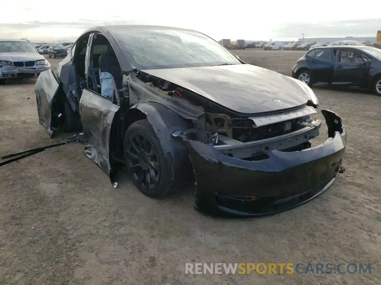 1 Photograph of a damaged car 5YJYGDED0MF134516 TESLA MODEL Y 2021