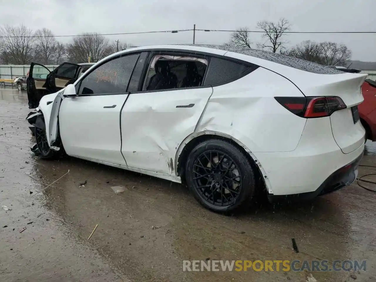 2 Photograph of a damaged car 5YJYGDED1MF114078 TESLA MODEL Y 2021