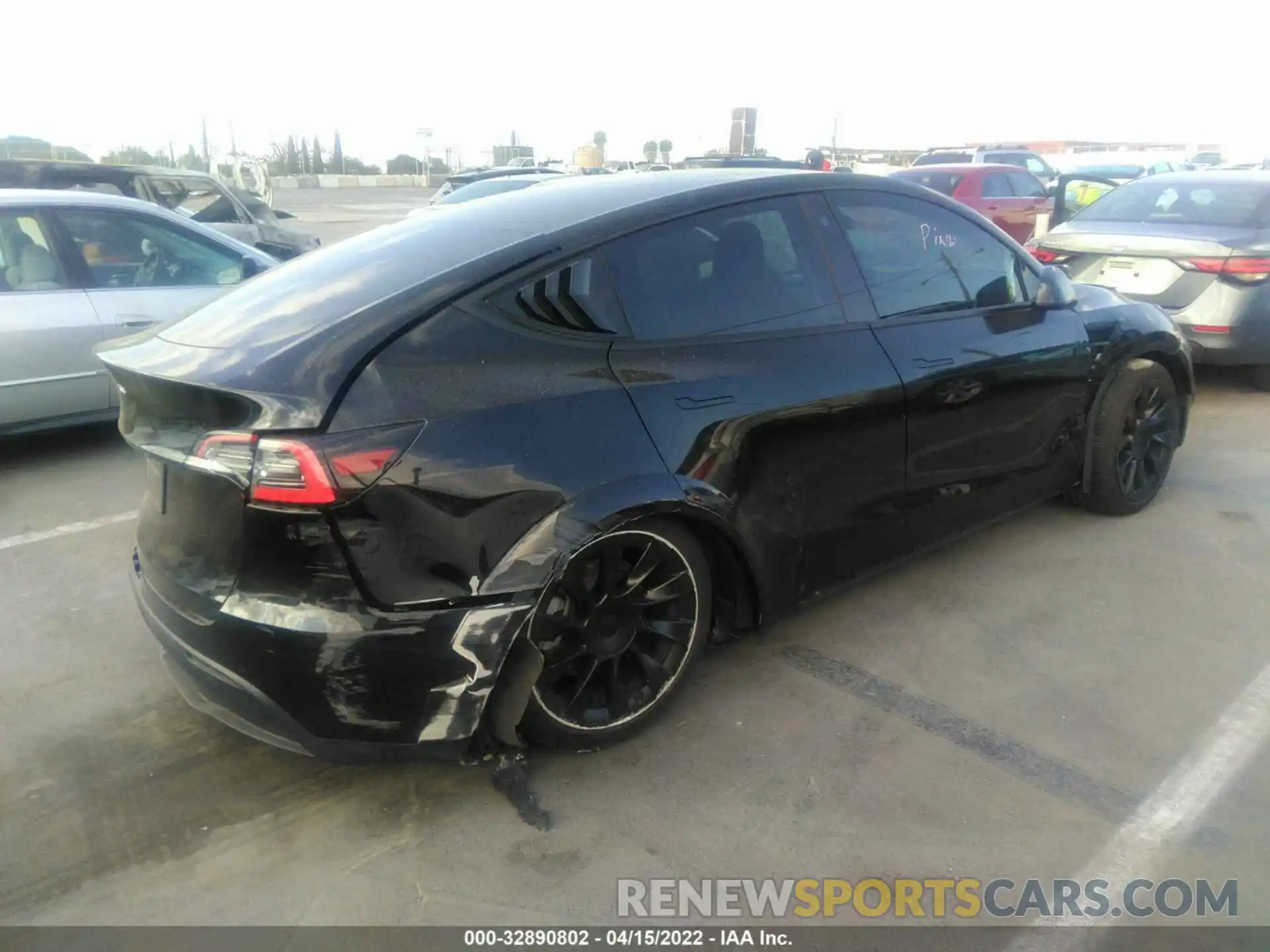 4 Photograph of a damaged car 5YJYGDED1MF115179 TESLA MODEL Y 2021