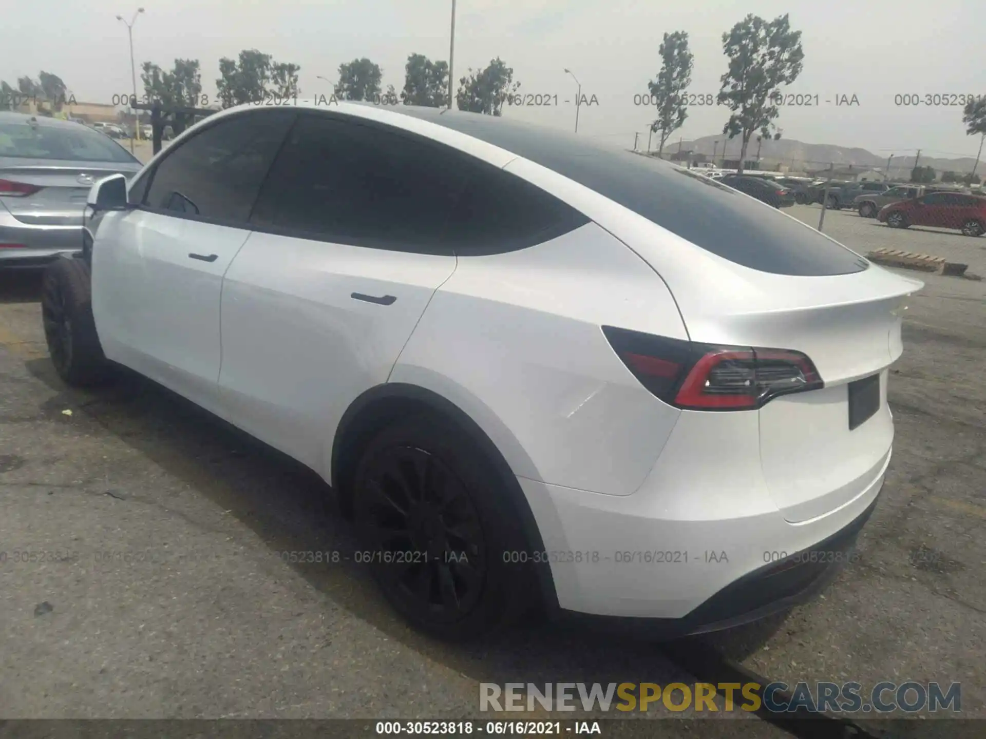 3 Photograph of a damaged car 5YJYGDED1MF125792 TESLA MODEL Y 2021