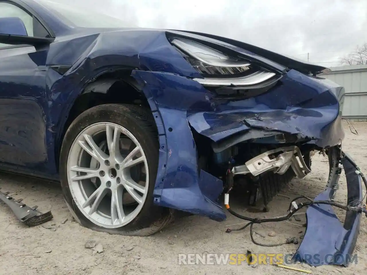 9 Photograph of a damaged car 5YJYGDED2MF104935 TESLA MODEL Y 2021