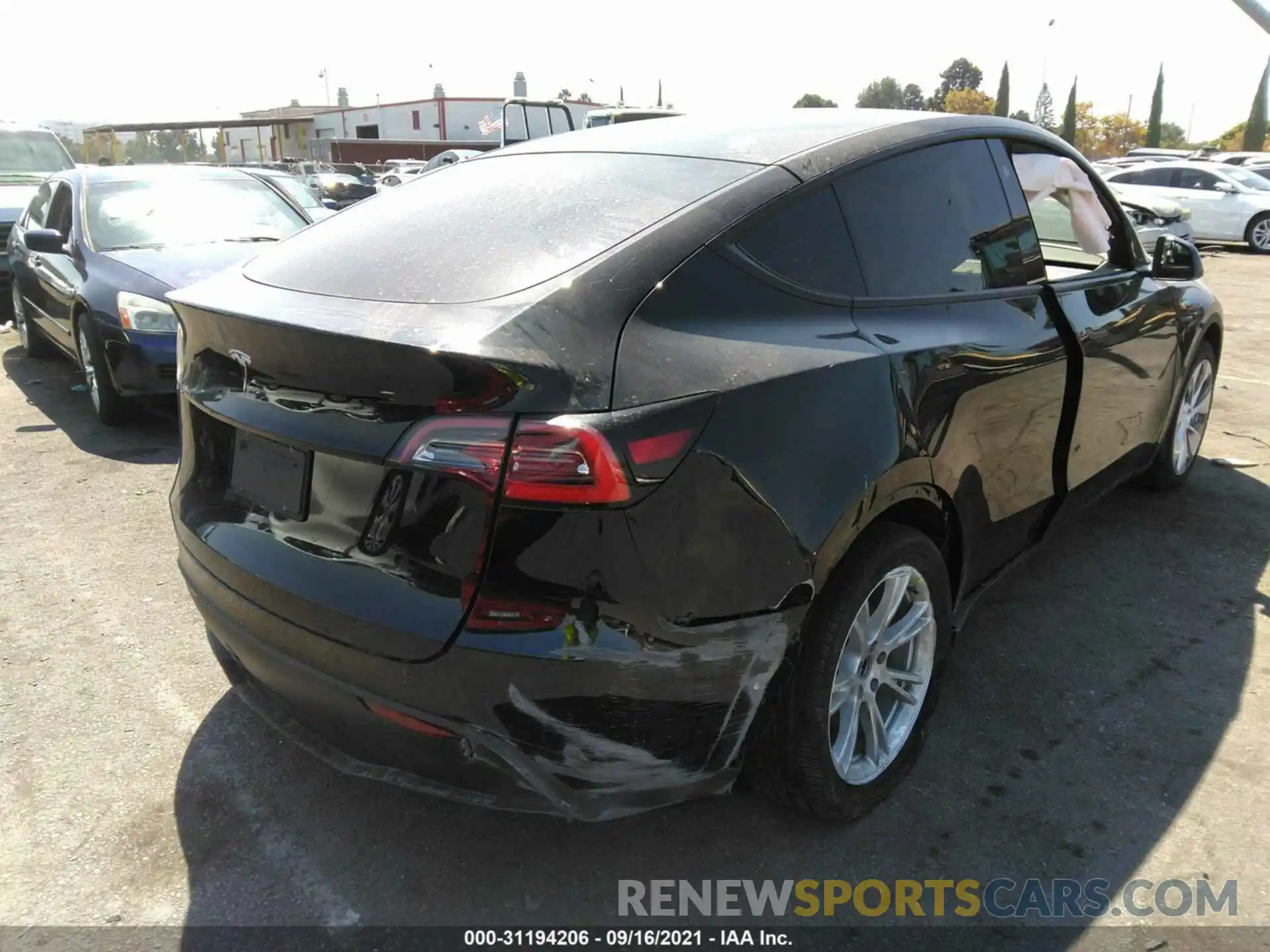 4 Photograph of a damaged car 5YJYGDED2MF107737 TESLA MODEL Y 2021