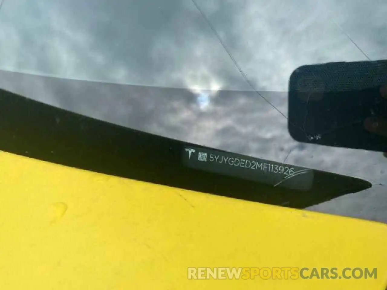 10 Photograph of a damaged car 5YJYGDED2MF113926 TESLA MODEL Y 2021