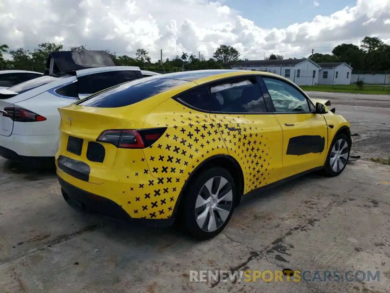 4 Photograph of a damaged car 5YJYGDED2MF113926 TESLA MODEL Y 2021