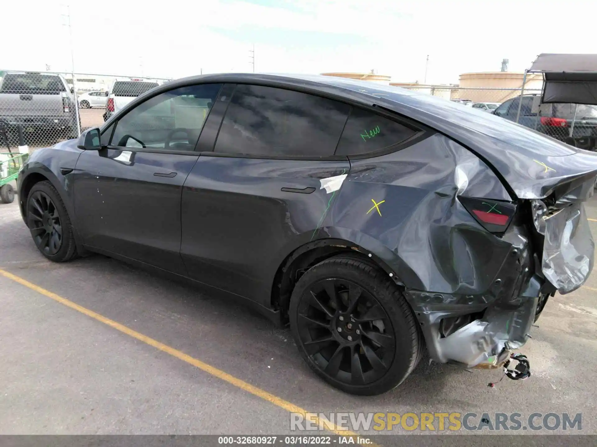 3 Photograph of a damaged car 5YJYGDED2MF181417 TESLA MODEL Y 2021