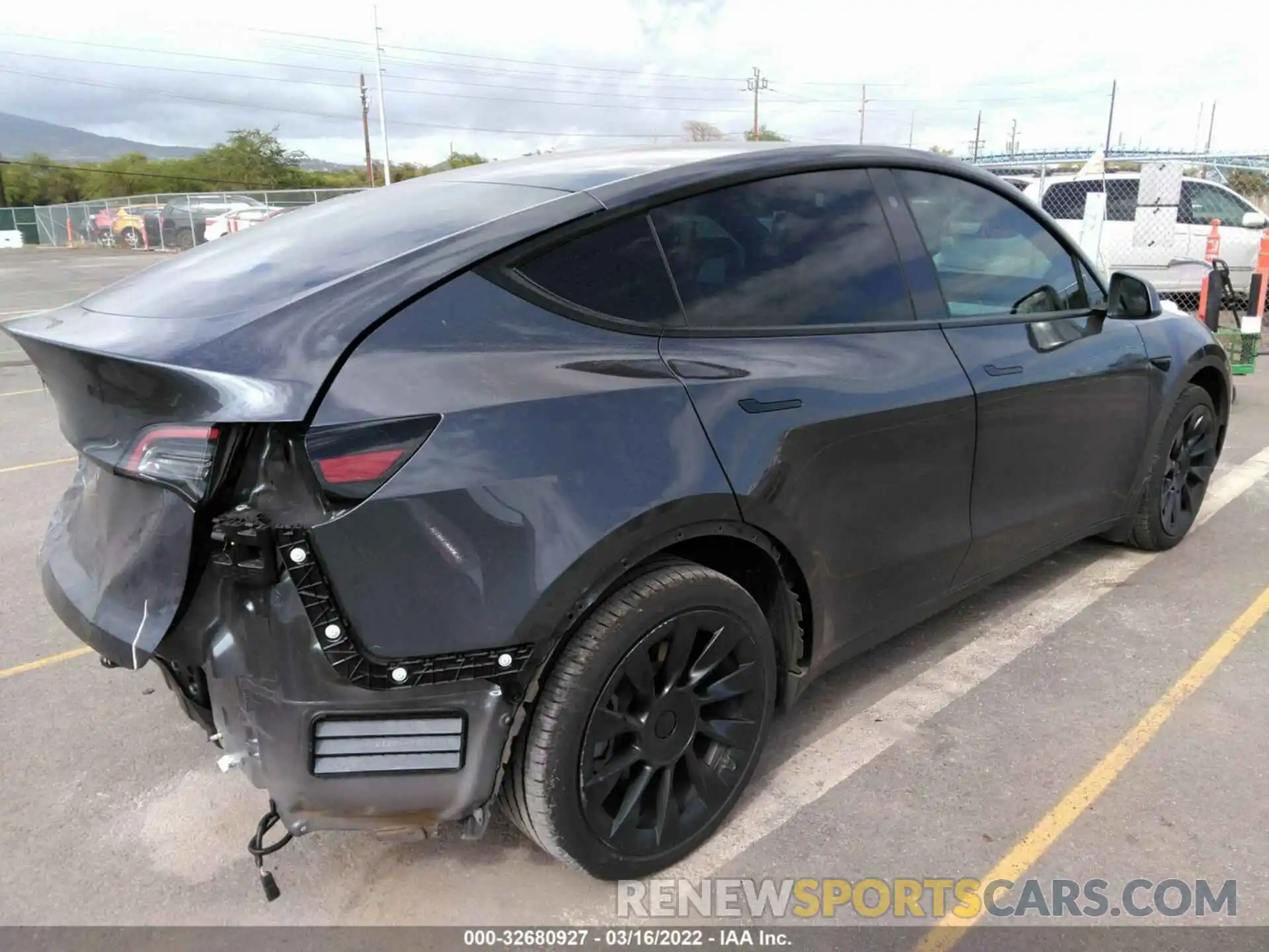 4 Photograph of a damaged car 5YJYGDED2MF181417 TESLA MODEL Y 2021