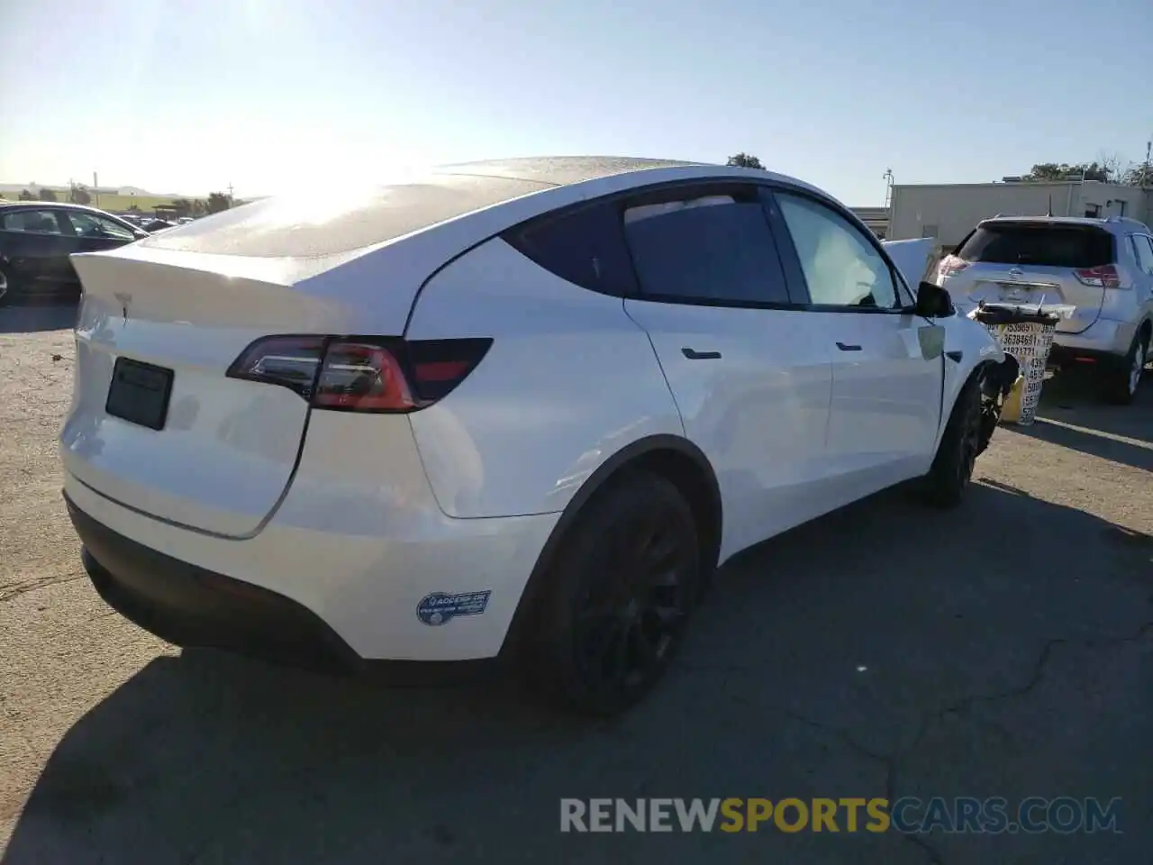 4 Photograph of a damaged car 5YJYGDED3MF103728 TESLA MODEL Y 2021