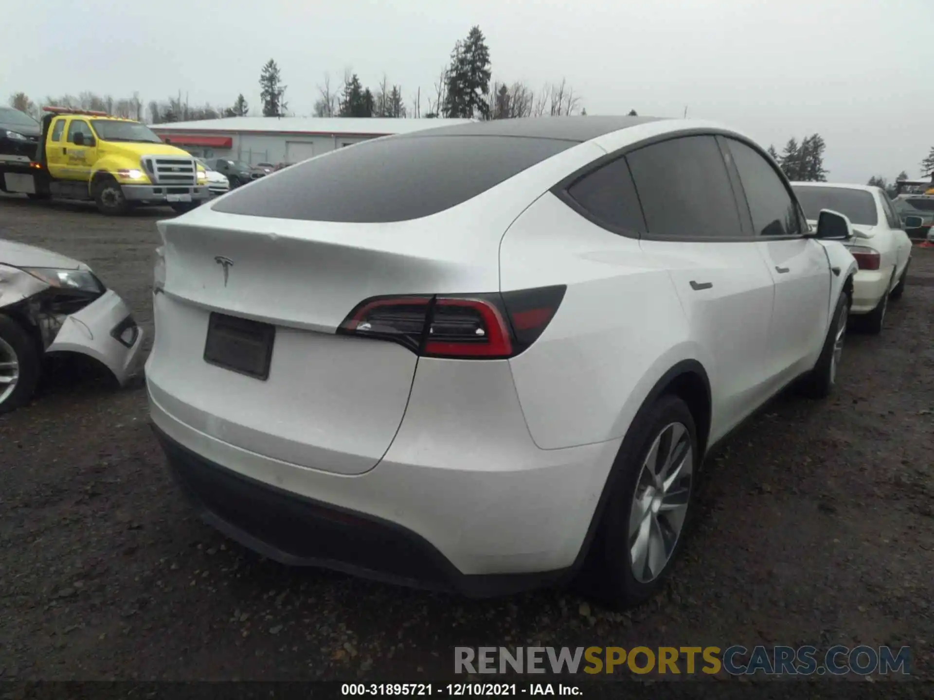 4 Photograph of a damaged car 5YJYGDED4MF113992 TESLA MODEL Y 2021