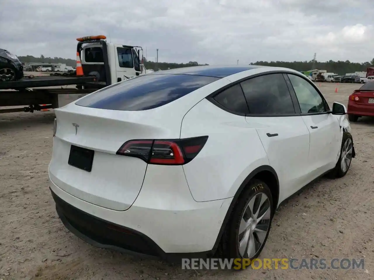 4 Photograph of a damaged car 5YJYGDED4MF114558 TESLA MODEL Y 2021