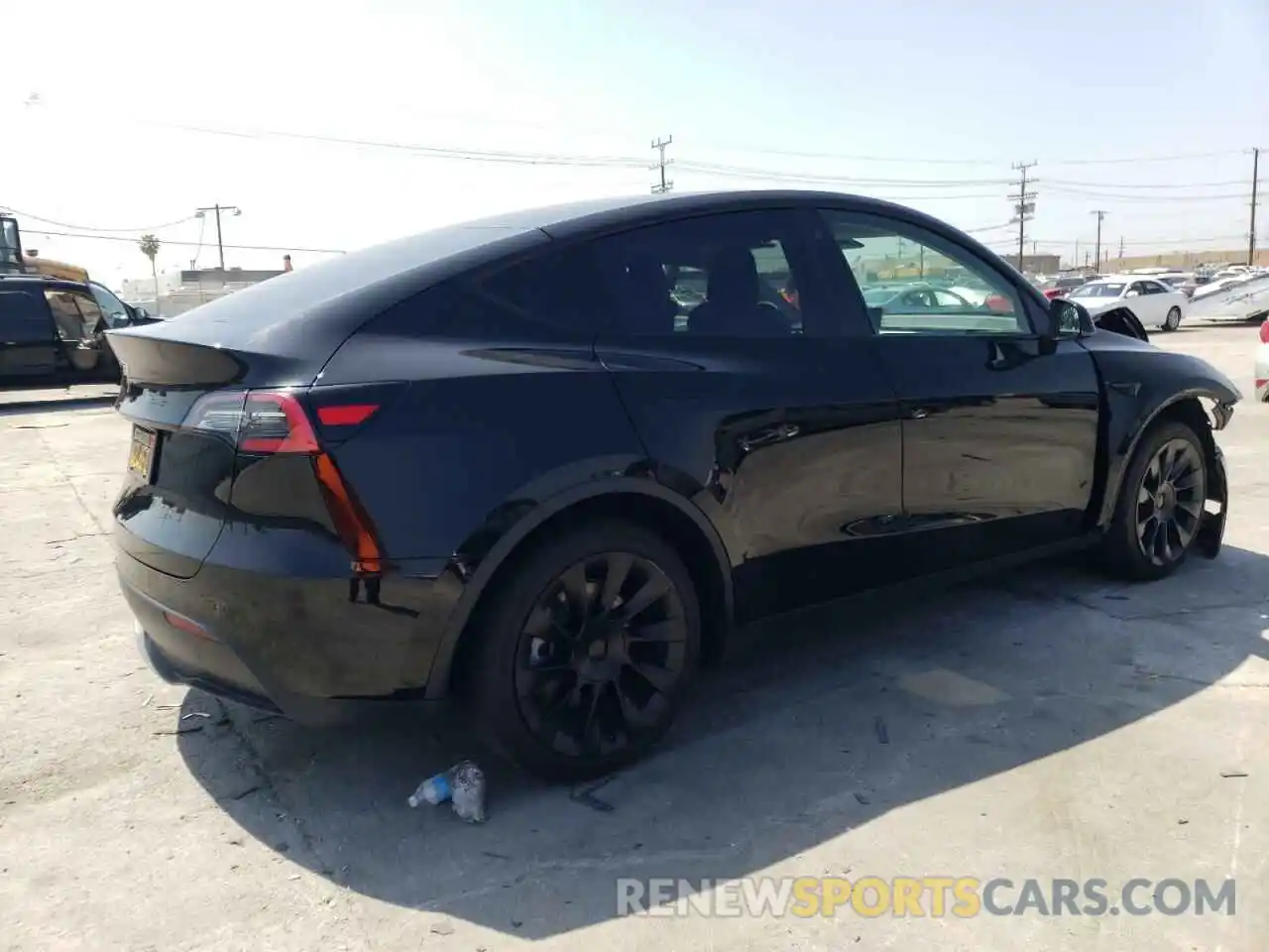 4 Photograph of a damaged car 5YJYGDED4MF124166 TESLA MODEL Y 2021