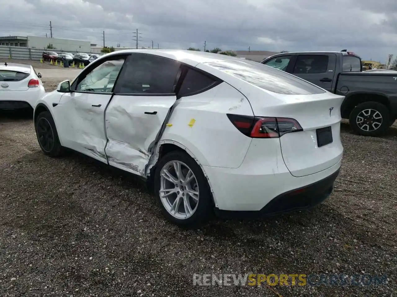 3 Photograph of a damaged car 5YJYGDED4MF133434 TESLA MODEL Y 2021