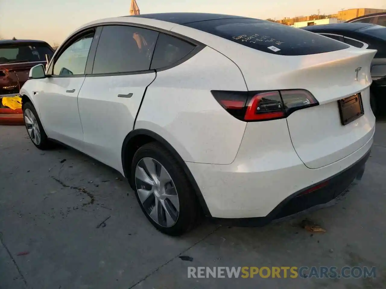 3 Photograph of a damaged car 5YJYGDED5MF132440 TESLA MODEL Y 2021