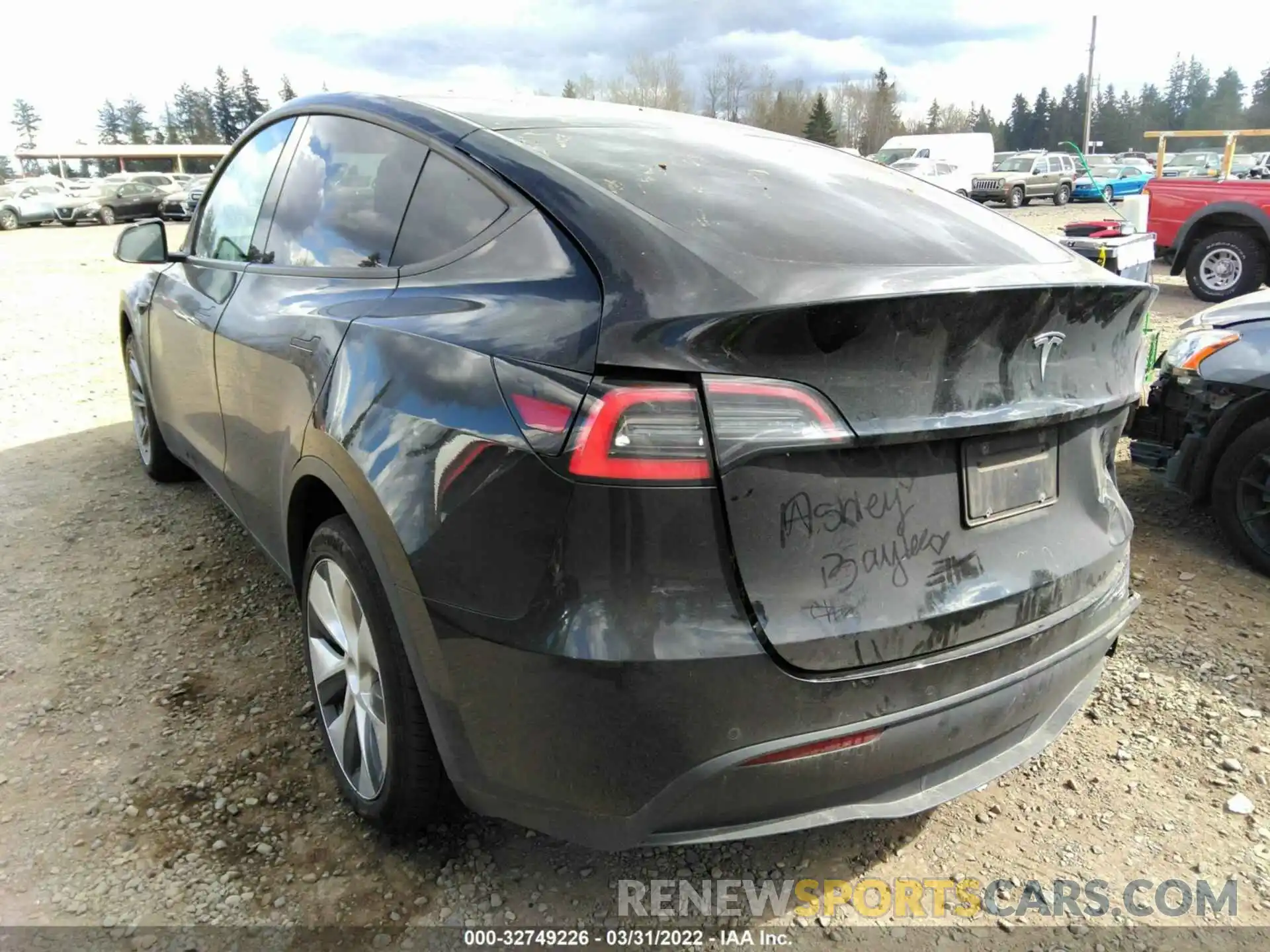 3 Photograph of a damaged car 5YJYGDED5MF133281 TESLA MODEL Y 2021