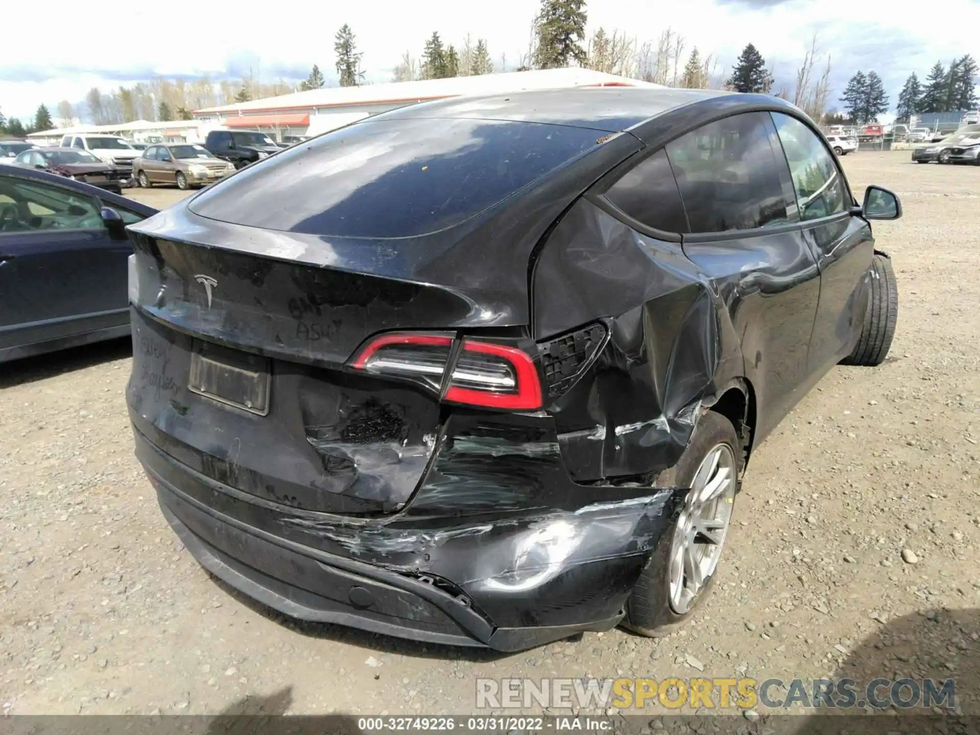 4 Photograph of a damaged car 5YJYGDED5MF133281 TESLA MODEL Y 2021