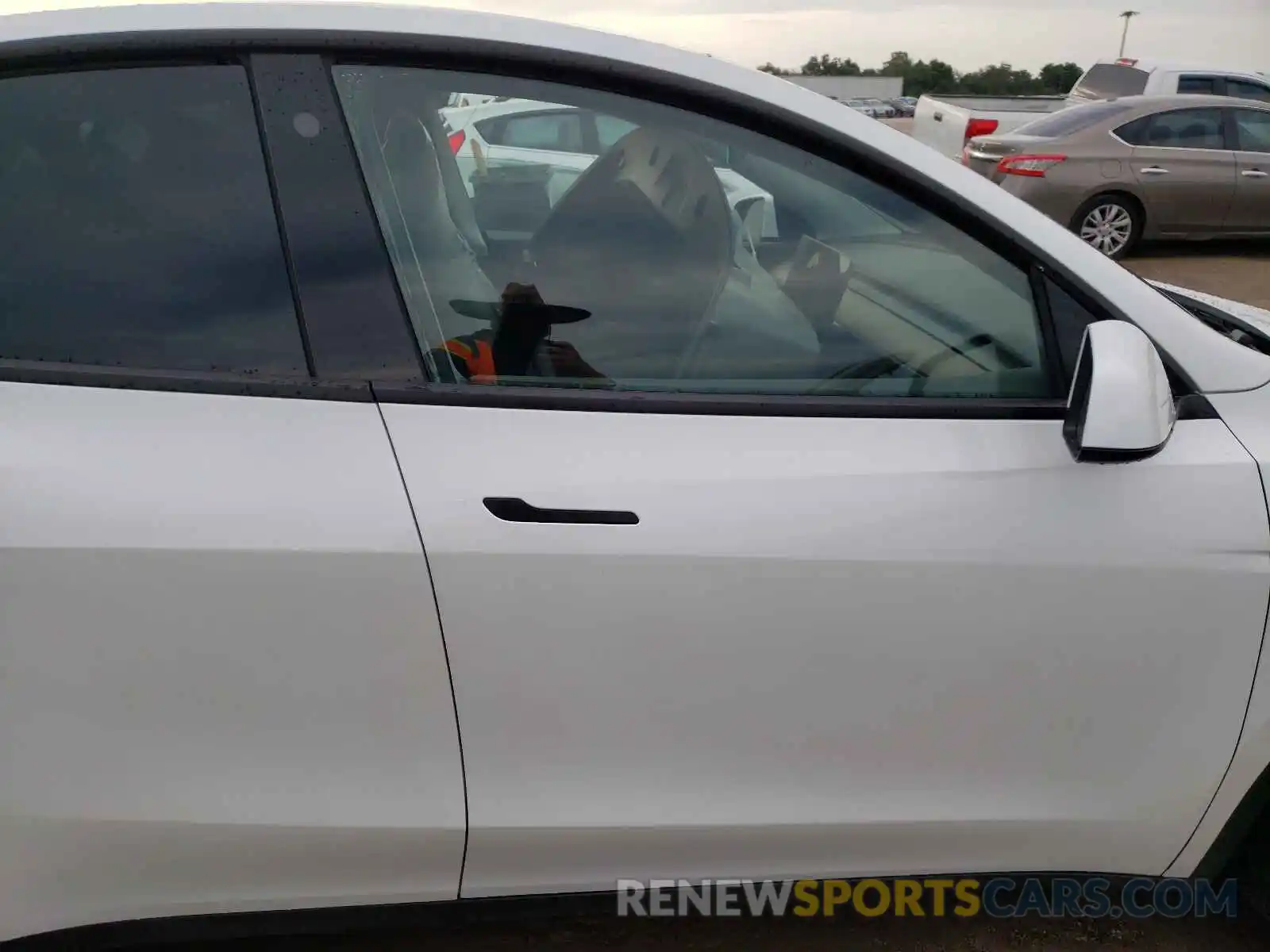 5 Photograph of a damaged car 5YJYGDED6MF115811 TESLA MODEL Y 2021