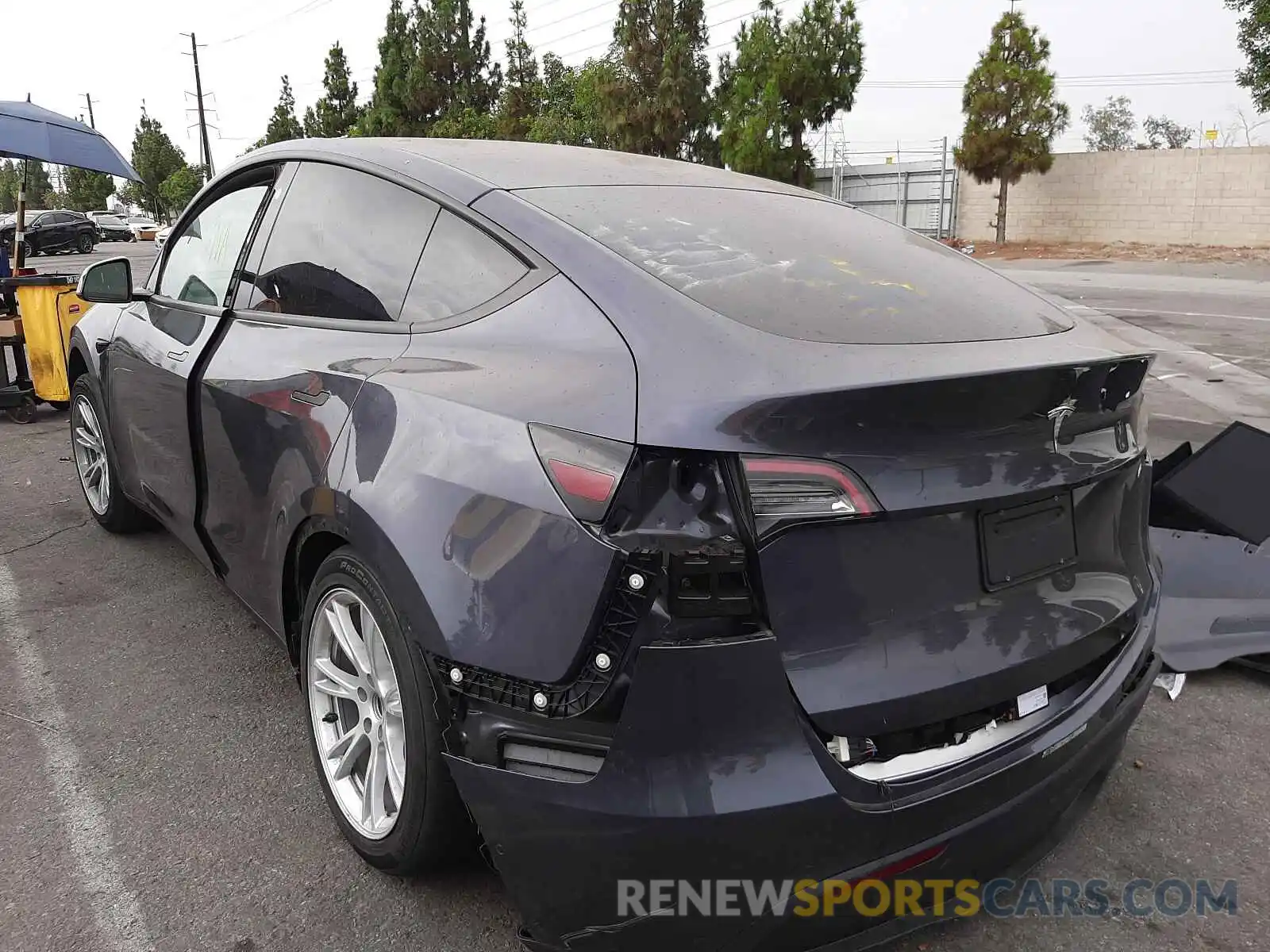 3 Photograph of a damaged car 5YJYGDED6MF133001 TESLA MODEL Y 2021