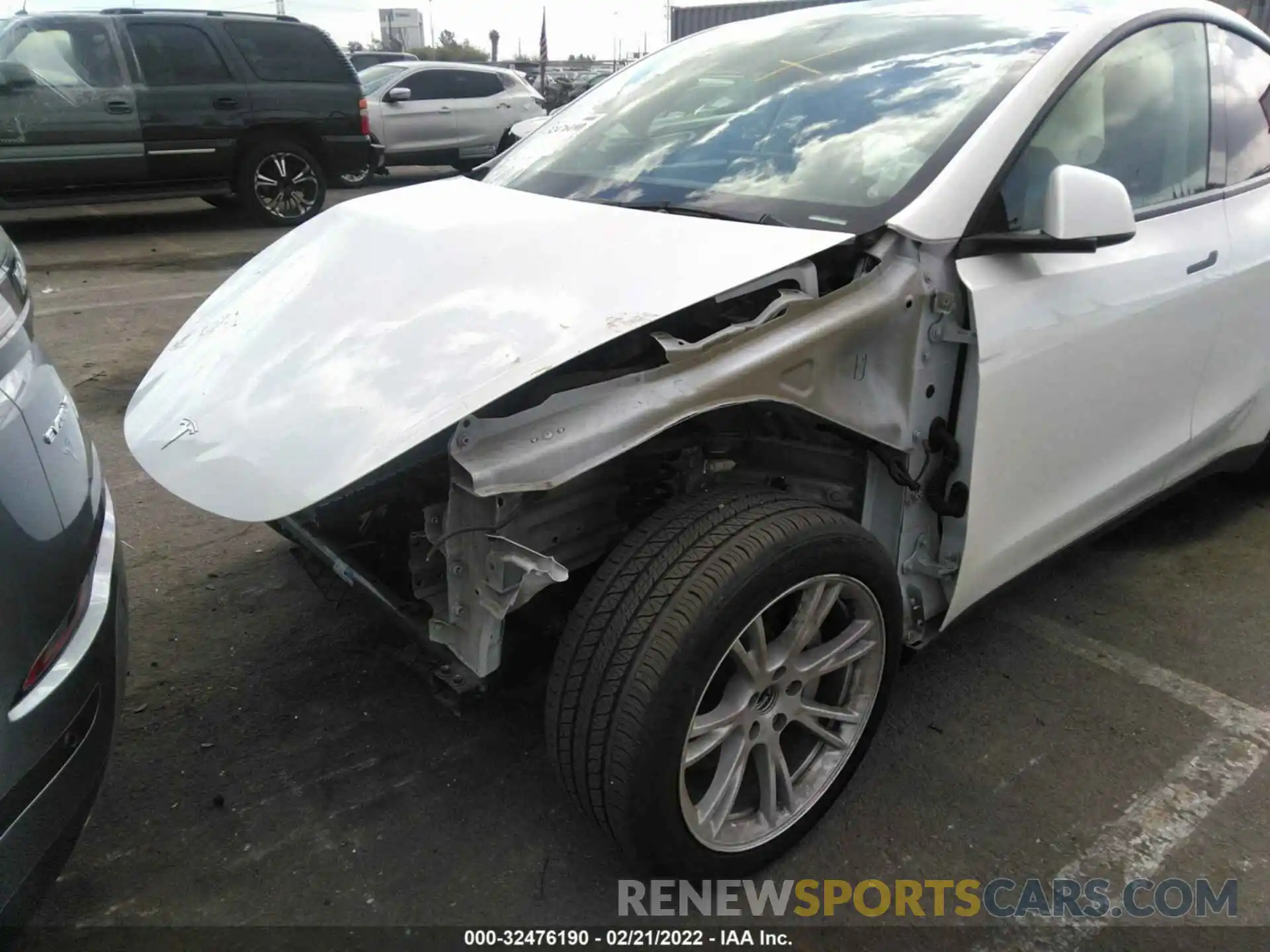 6 Photograph of a damaged car 5YJYGDED8MF109590 TESLA MODEL Y 2021