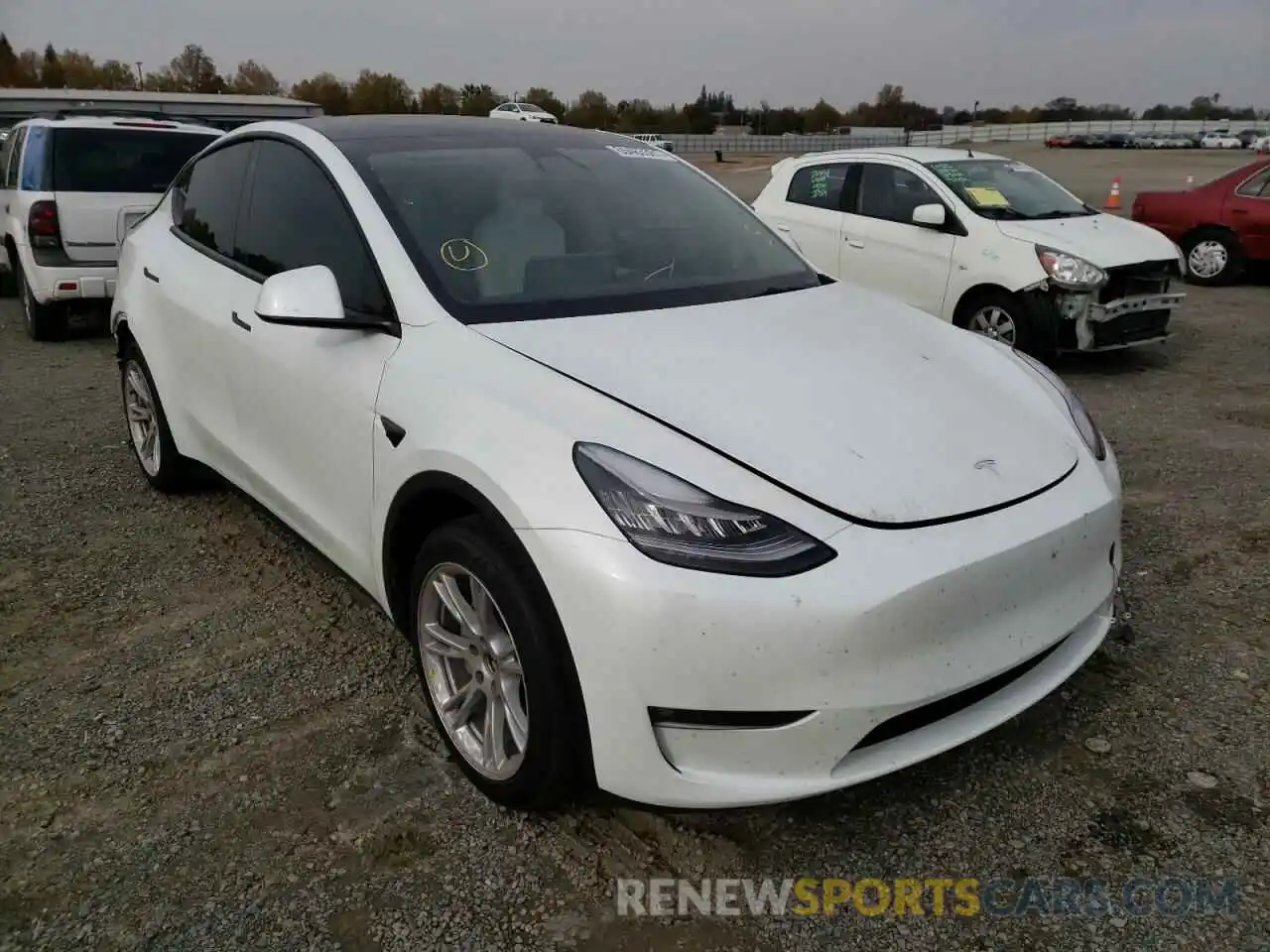 1 Photograph of a damaged car 5YJYGDED8MF110528 TESLA MODEL Y 2021