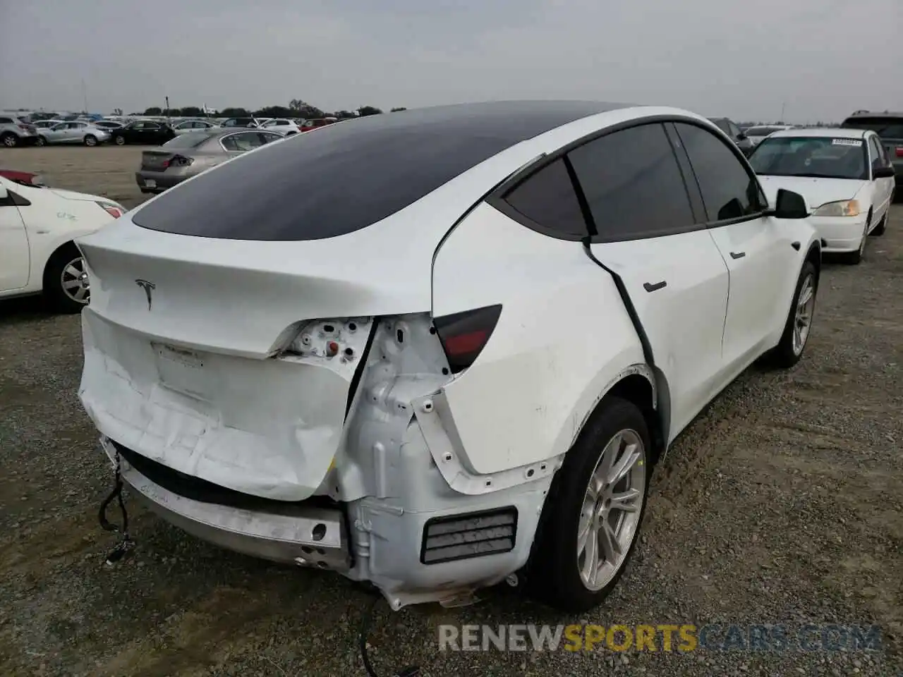 4 Photograph of a damaged car 5YJYGDED8MF110528 TESLA MODEL Y 2021