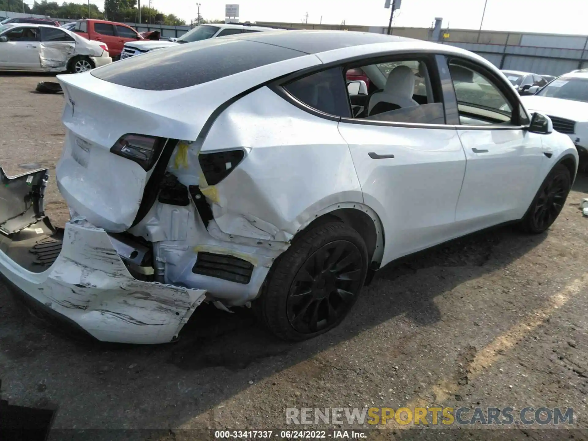 4 Photograph of a damaged car 5YJYGDED8MF113705 TESLA MODEL Y 2021