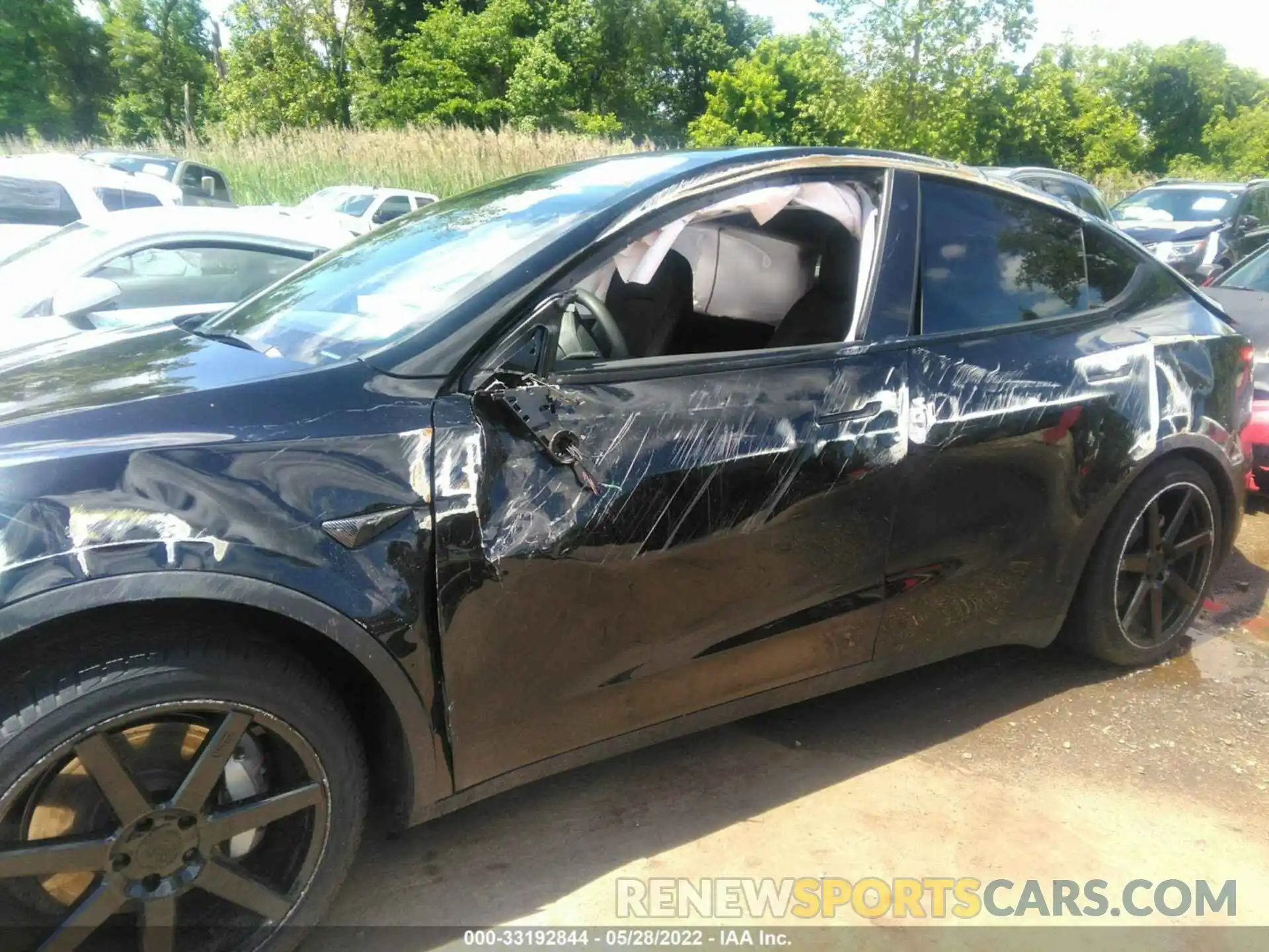 6 Photograph of a damaged car 5YJYGDED8MF118306 TESLA MODEL Y 2021