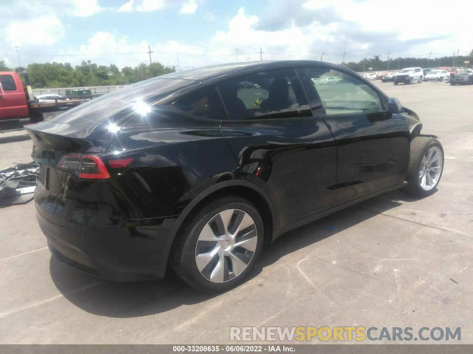 4 Photograph of a damaged car 5YJYGDED9MF103779 TESLA MODEL Y 2021