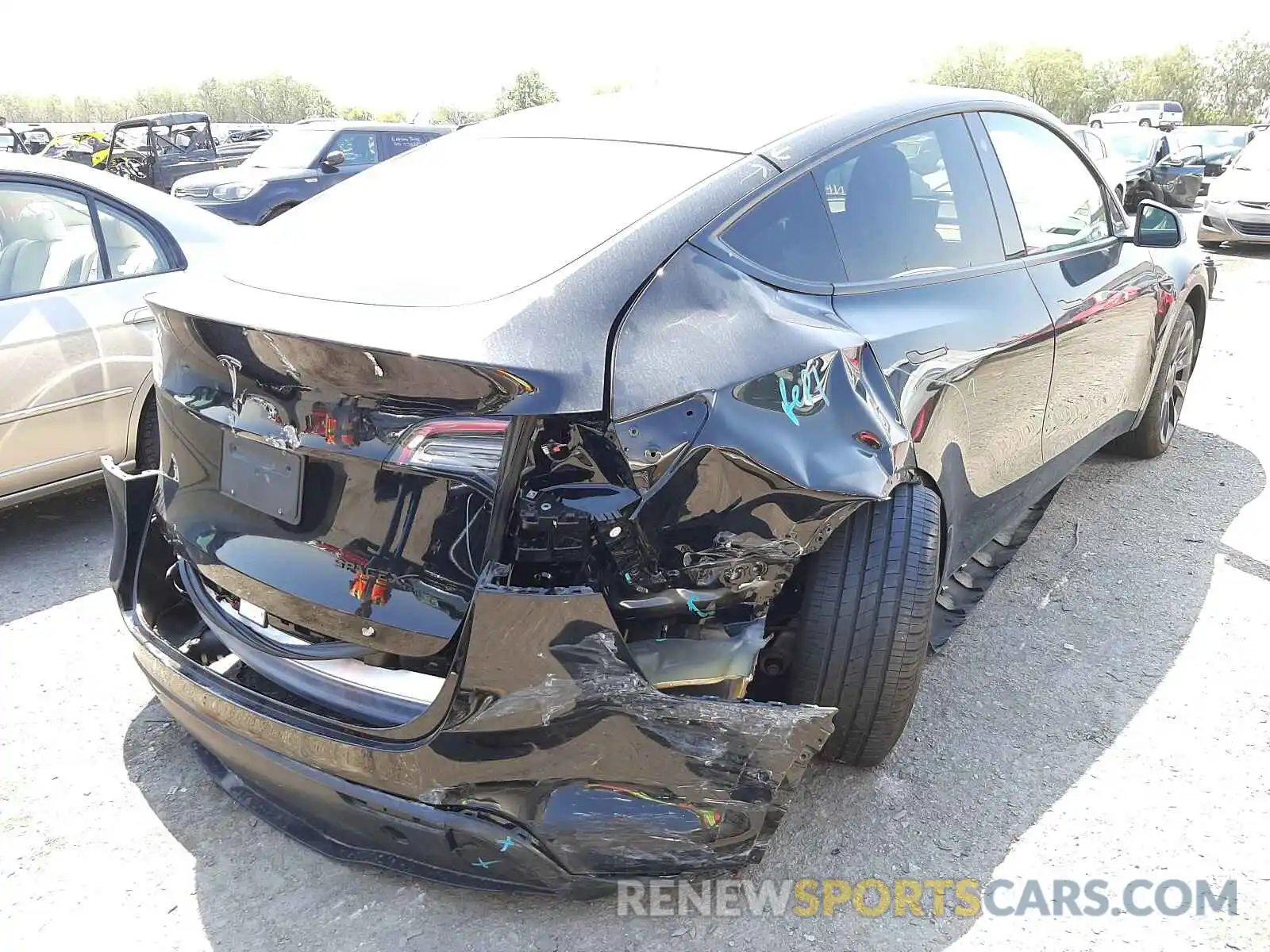 4 Photograph of a damaged car 5YJYGDED9MF115866 TESLA MODEL Y 2021